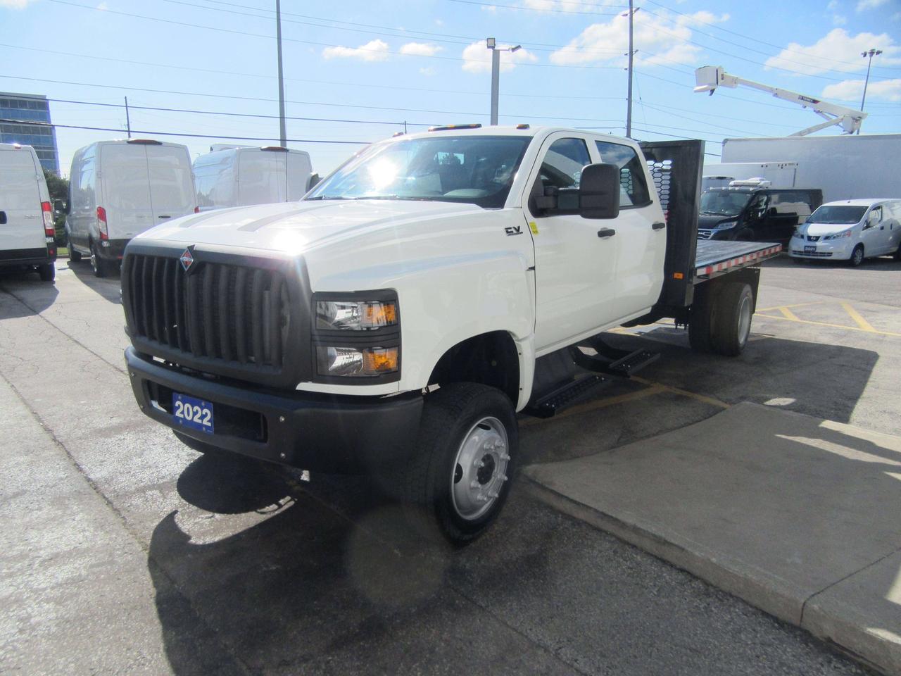 2022 International CV-515 CREW CAB 4X4 DIESEL FLAT DECK & TIE STRAP PACKAGE Photo4
