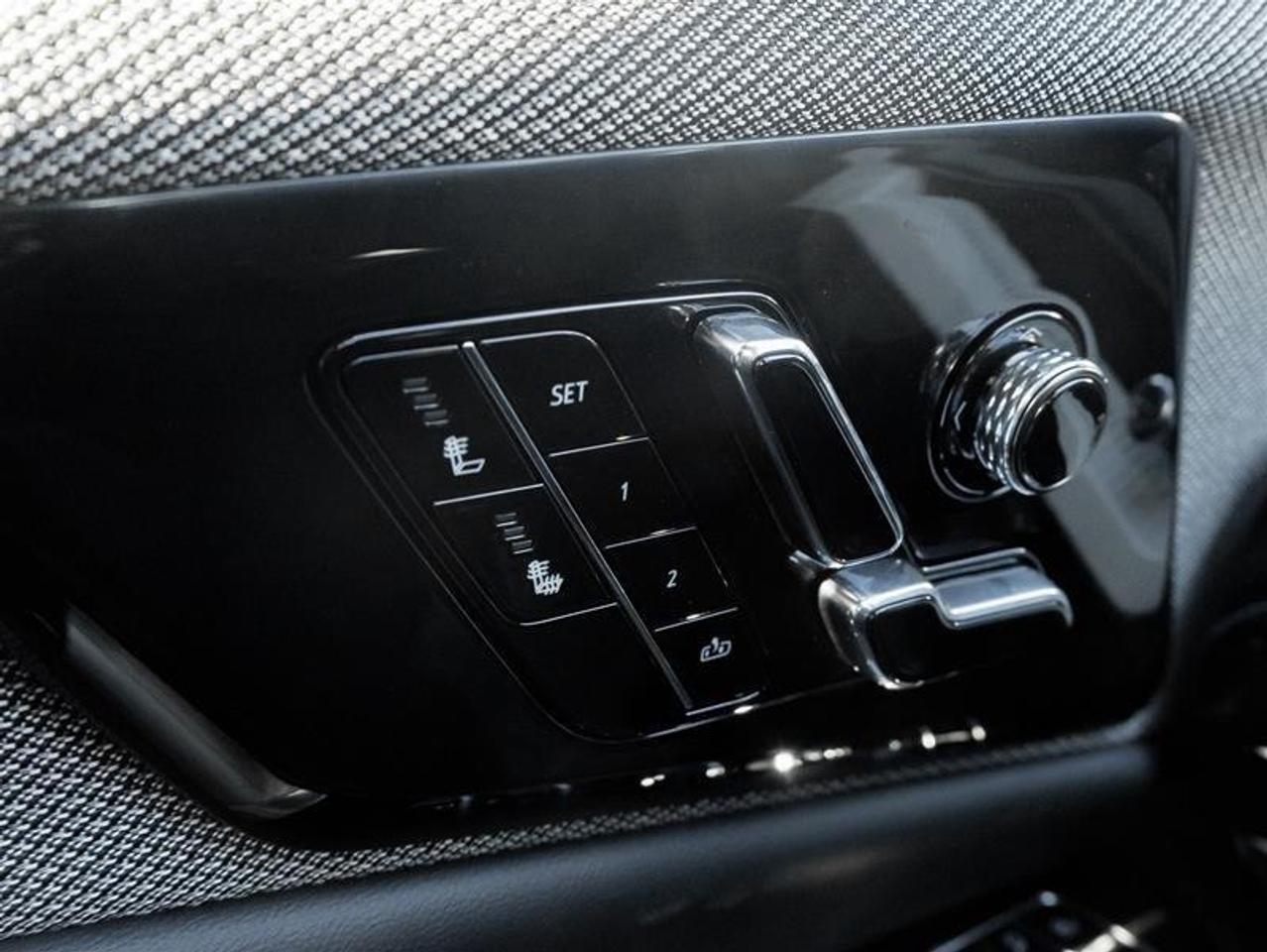 2027 Cadillac OPTIQ Luxury 4dr Photo