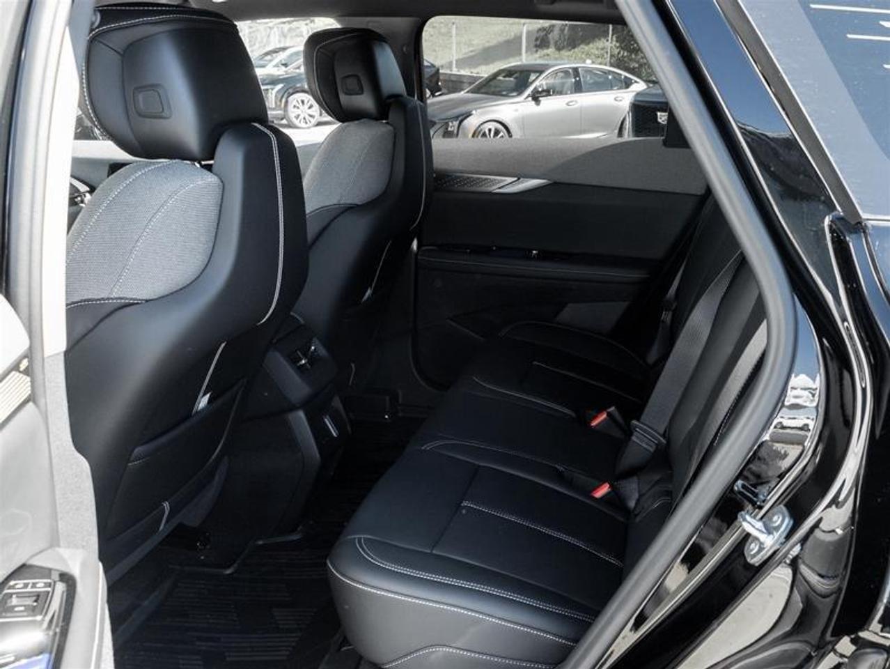 2027 Cadillac OPTIQ Luxury 4dr Photo