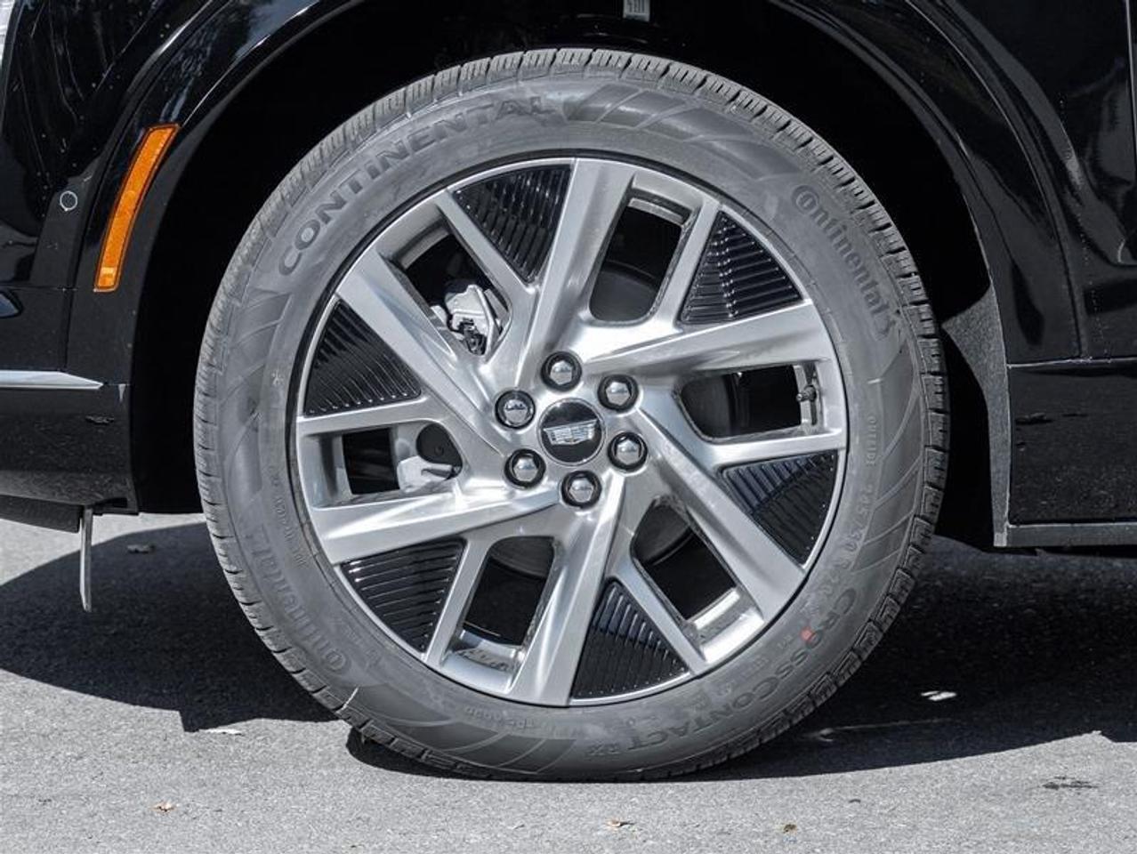2027 Cadillac OPTIQ Luxury 4dr Photo3