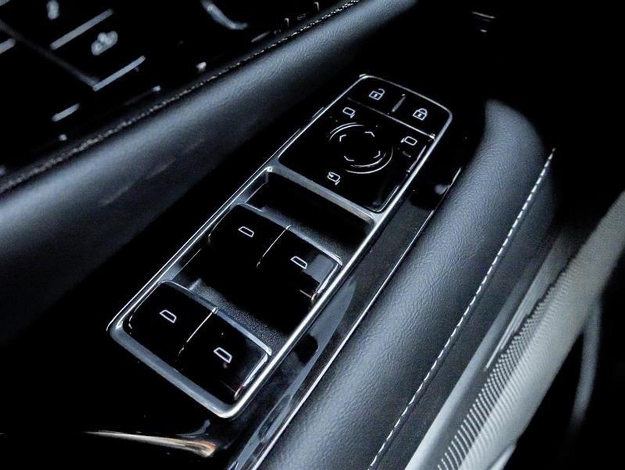 2027 Cadillac OPTIQ Luxury 4dr Photo
