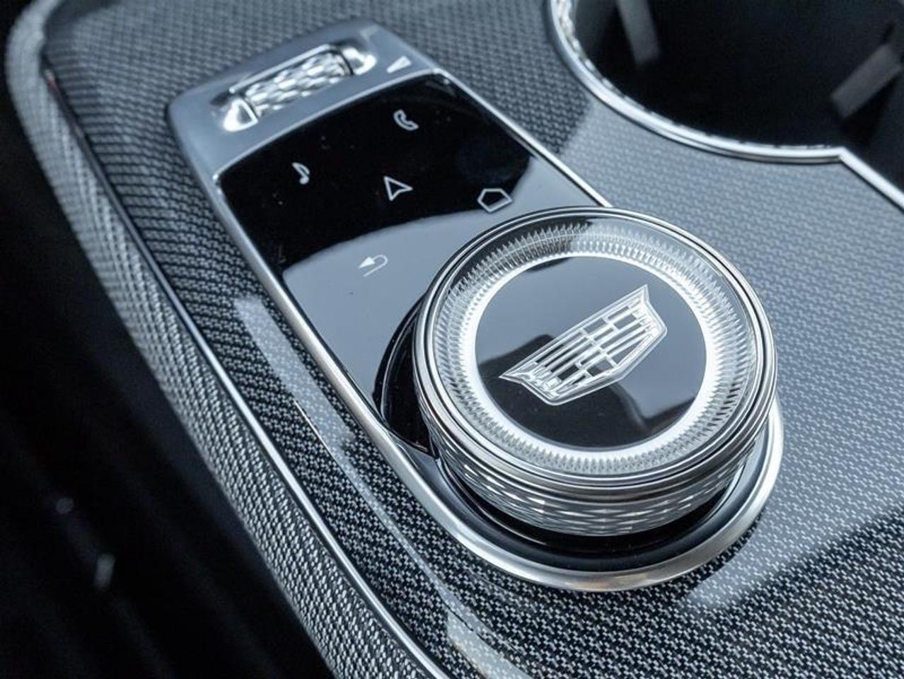 2027 Cadillac OPTIQ Luxury 4dr Photo