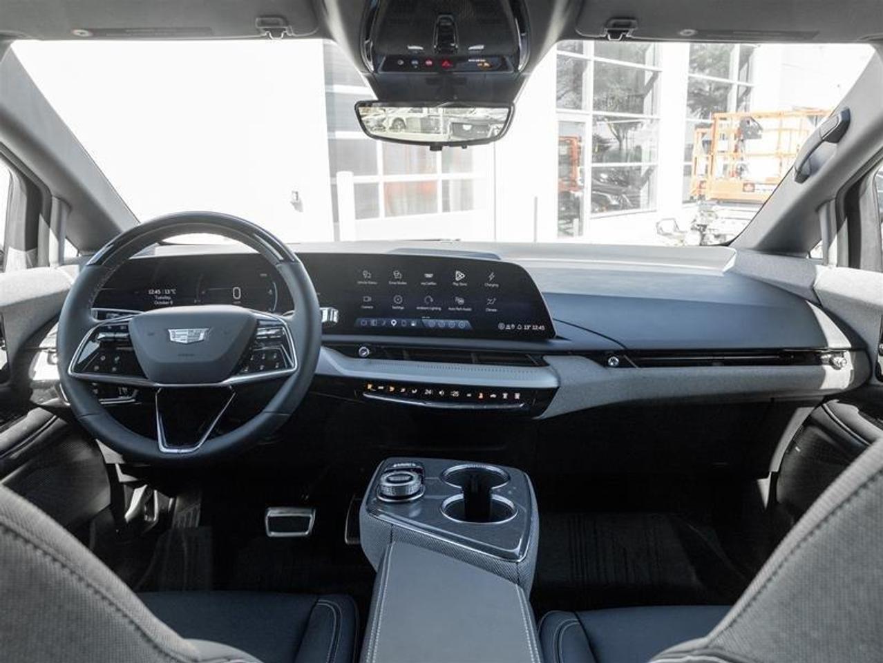2027 Cadillac OPTIQ Luxury 4dr Photo