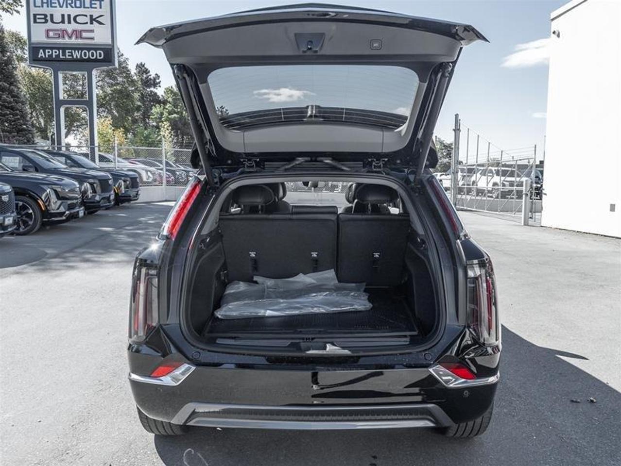 2027 Cadillac OPTIQ Luxury 4dr Photo