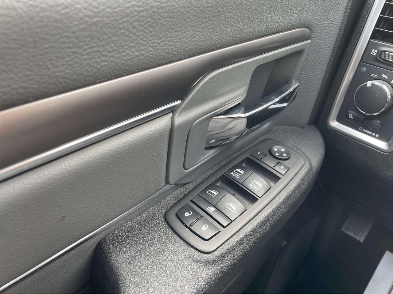 2023 RAM 1500 SLT/HEMI PWR/TOW BOSS/ALLOYS/WE FINANCE ALL CREDIT Photo