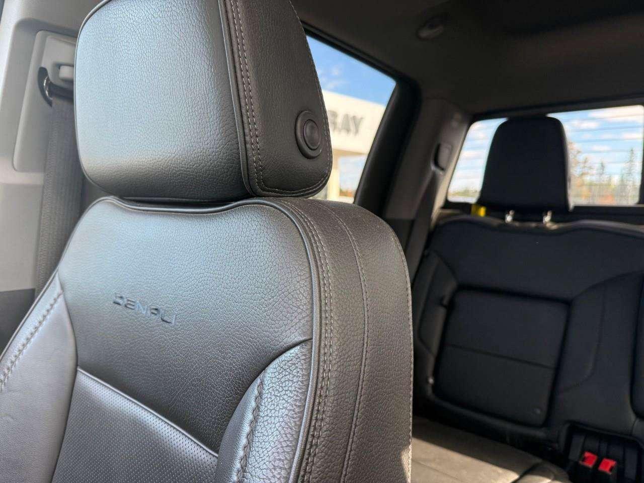 2023 GMC Sierra 1500 POWER RUNNING BOARDS. BEDLINER. HEATED FRONT AND REAR SEATS. BED VIEW CAMERA. HD SURROUND VISION. HITCH GUIDANCE W/HITCH Photo