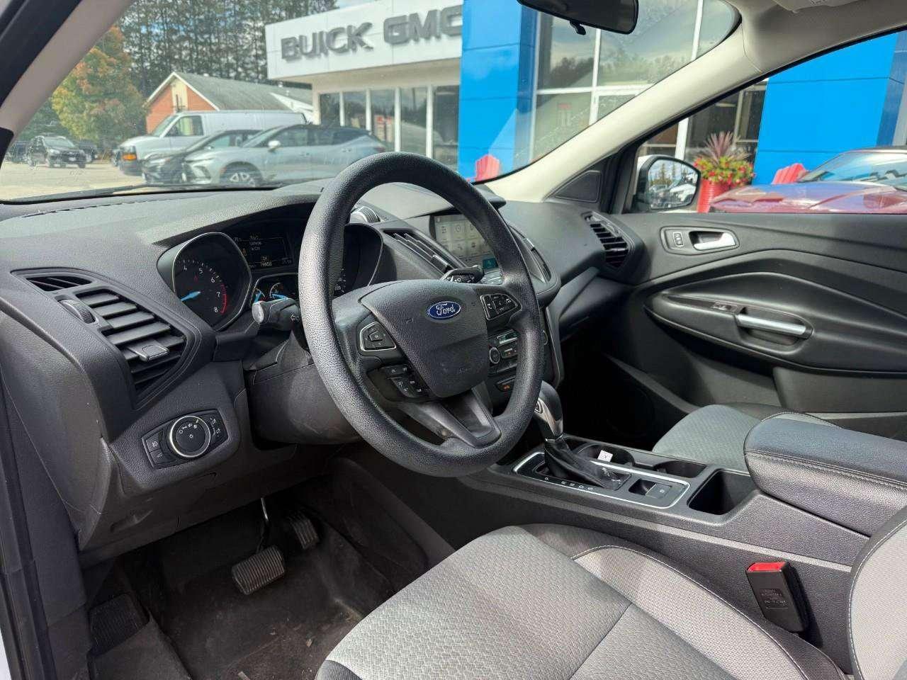 2019 Ford Escape ALL WEATHER MATS. KEYLESS ENTRY/ KEY PAD. REMOTE START. HEATED WIPER PARK. HEATED FRONT SEATS. CERTIFIED. Photo