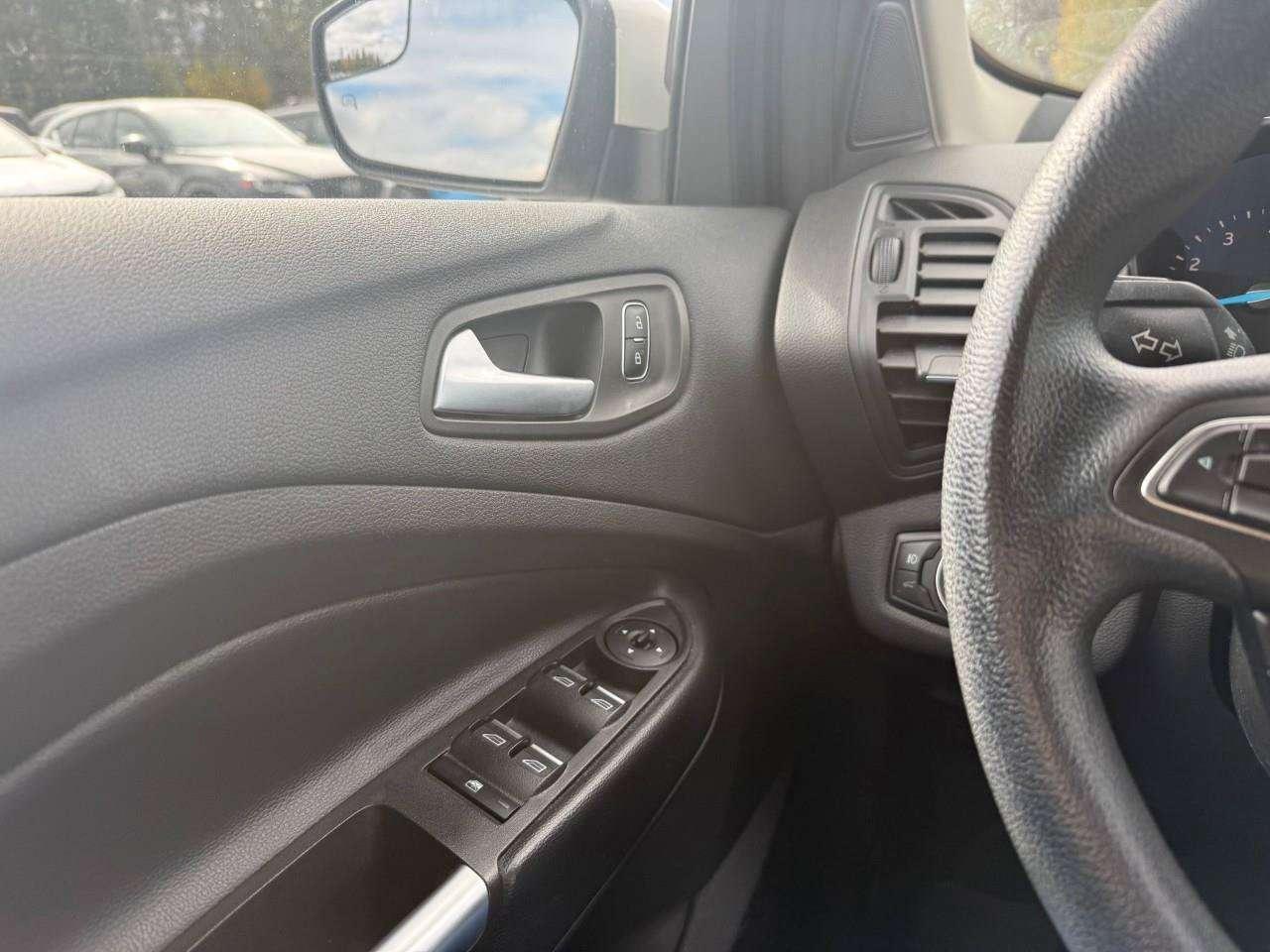 2019 Ford Escape ALL WEATHER MATS. KEYLESS ENTRY/ KEY PAD. REMOTE START. HEATED WIPER PARK. HEATED FRONT SEATS. CERTIFIED. Photo