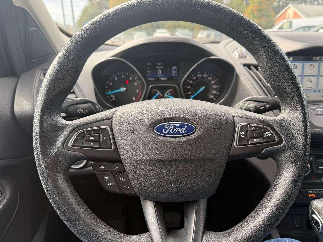 2019 Ford Escape ALL WEATHER MATS. KEYLESS ENTRY/ KEY PAD. REMOTE START. HEATED WIPER PARK. HEATED FRONT SEATS. CERTIFIED. Photo