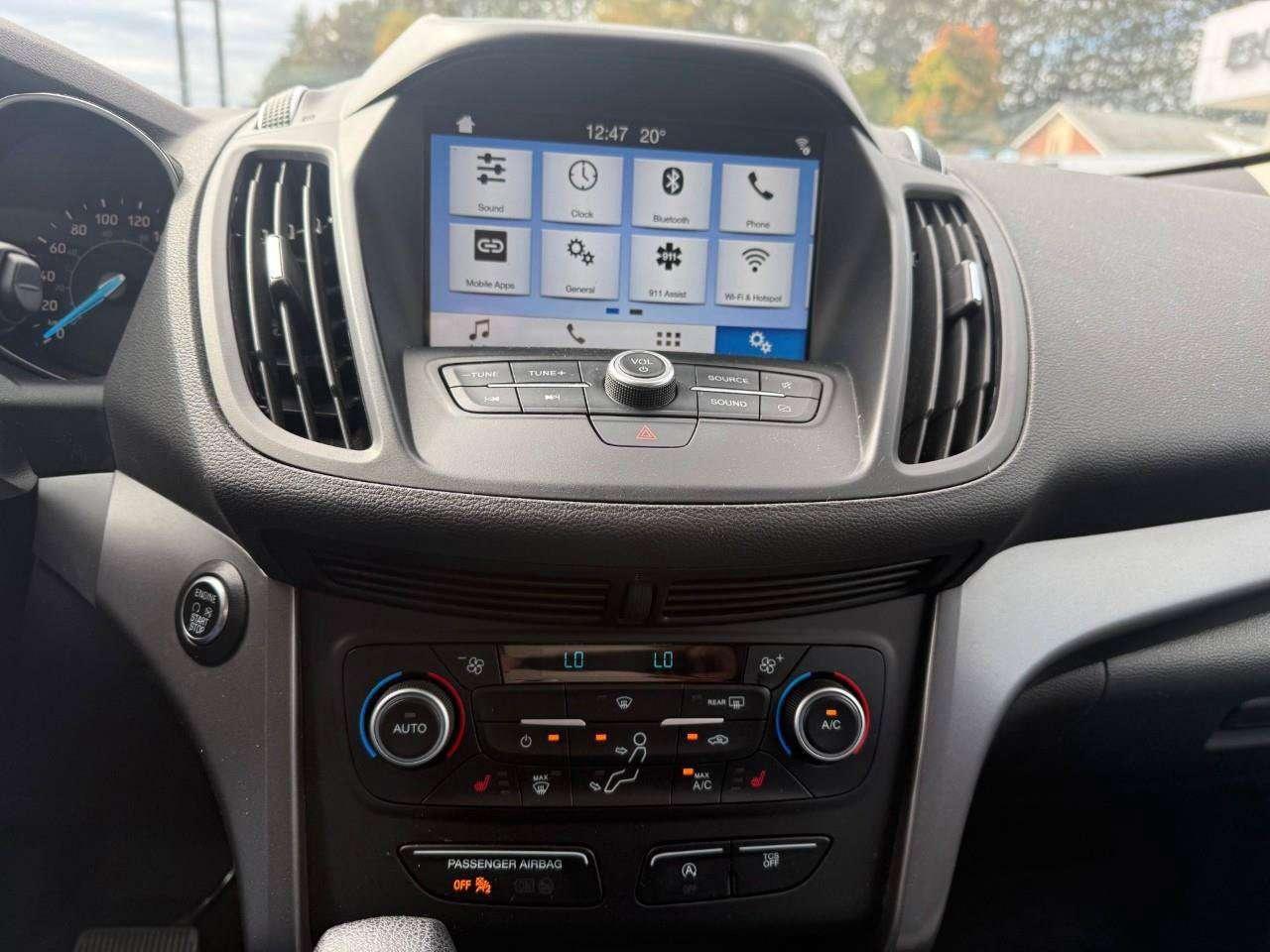 2019 Ford Escape ALL WEATHER MATS. KEYLESS ENTRY/ KEY PAD. REMOTE START. HEATED WIPER PARK. HEATED FRONT SEATS. CERTIFIED. Photo