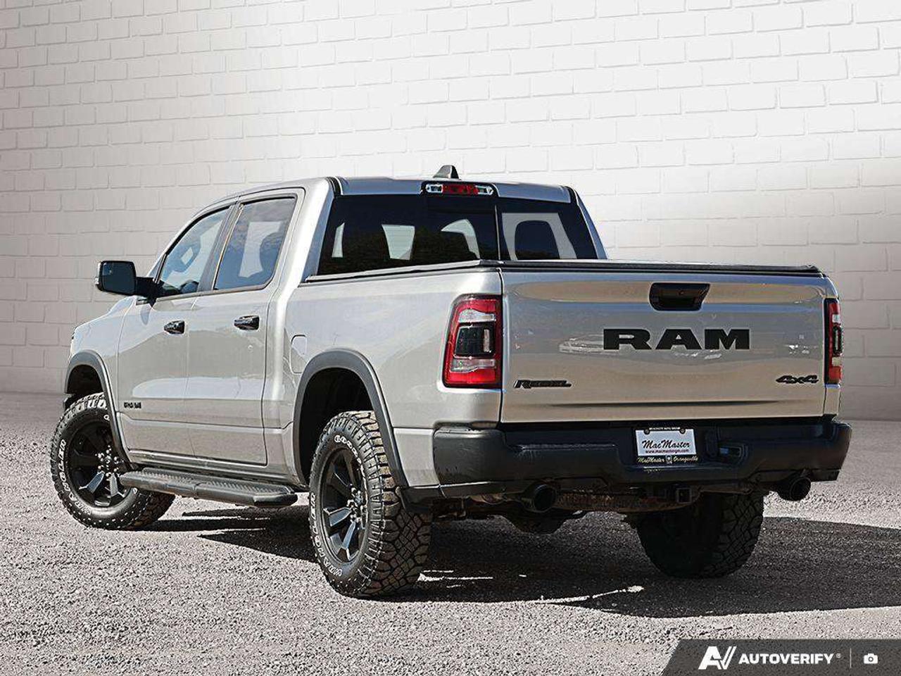 2023 RAM 1500 NIGHT CREW, 5.7L HEMI V8, 4X4, ALLOYS, LEATHER, HARMAN/KARDON, 1-OWNER, CERTIFIED PREOWNED! Photo2