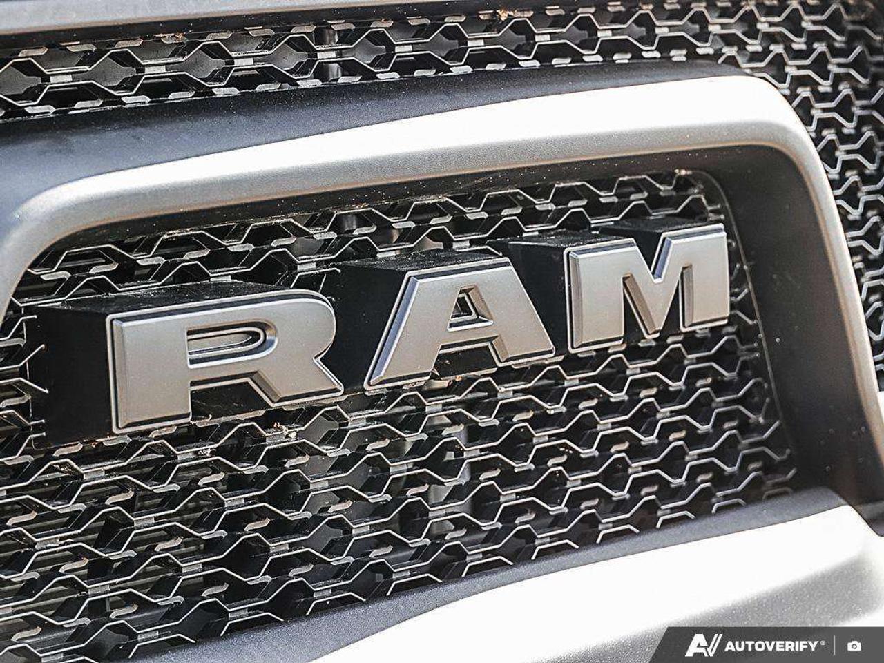2023 RAM 1500 NIGHT CREW, 5.7L HEMI V8, 4X4, ALLOYS, LEATHER, HARMAN/KARDON, 1-OWNER, CERTIFIED PREOWNED! Photo