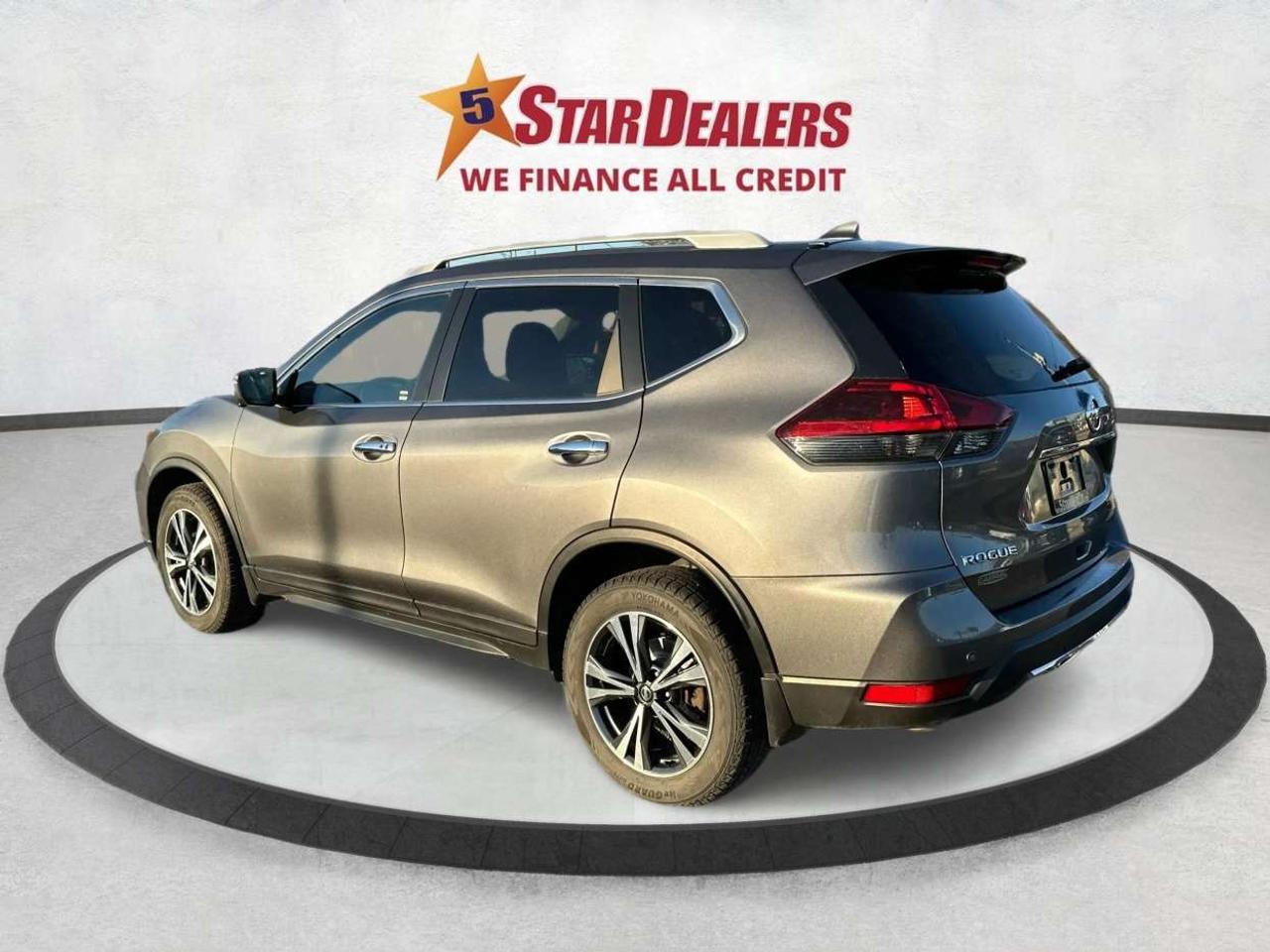 2019 Nissan Rogue SV/AWD/CARPLAY/ROOF/WINTER/WE FINANCE ALL CREDIT! Photo