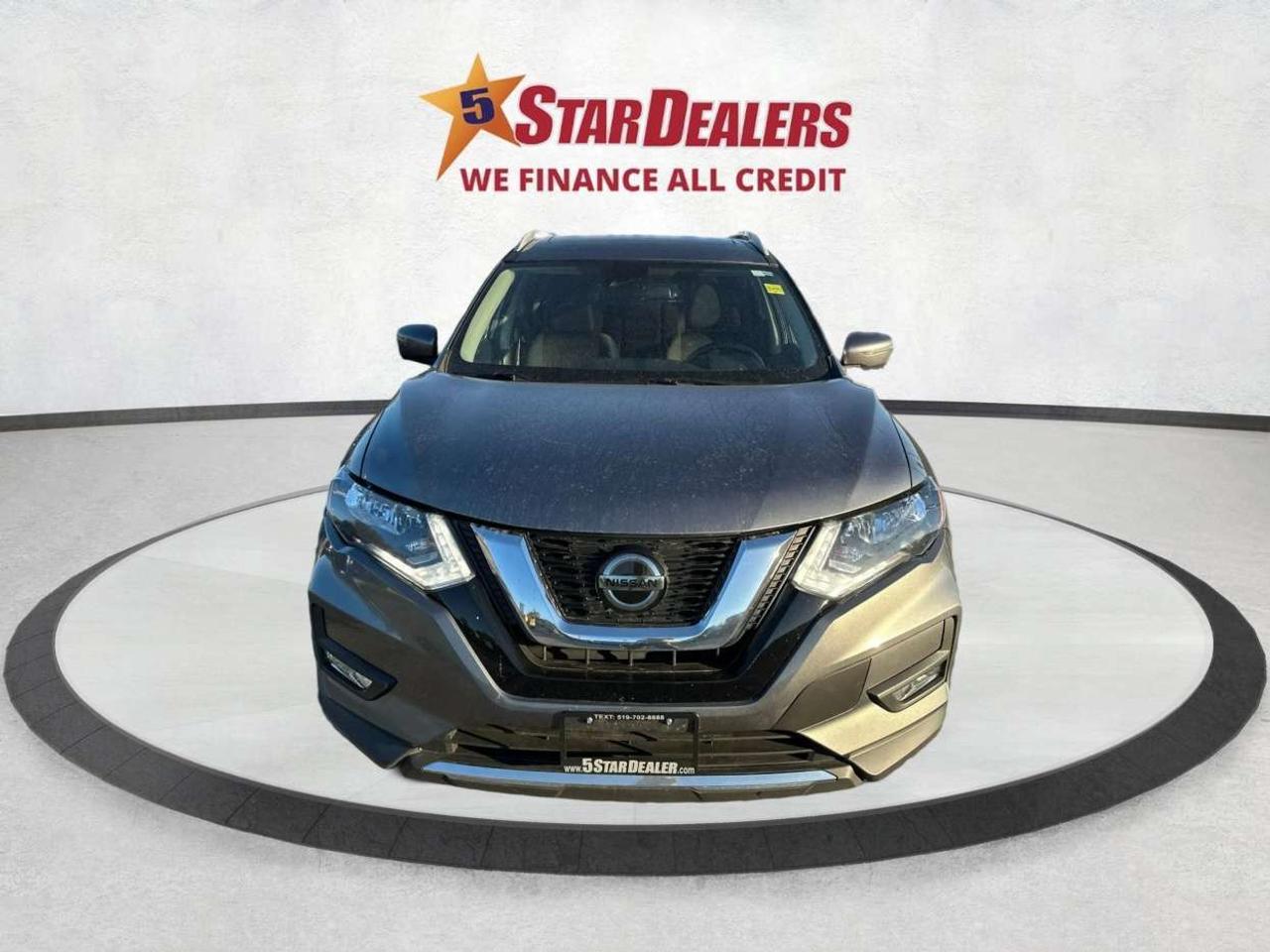 2019 Nissan Rogue SV/AWD/CARPLAY/ROOF/WINTER/WE FINANCE ALL CREDIT! Photo1