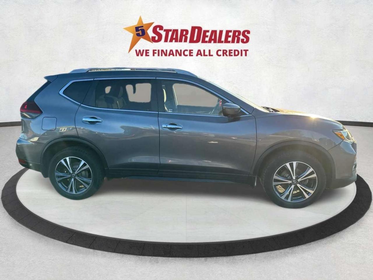 2019 Nissan Rogue SV/AWD/CARPLAY/ROOF/WINTER/WE FINANCE ALL CREDIT! Photo