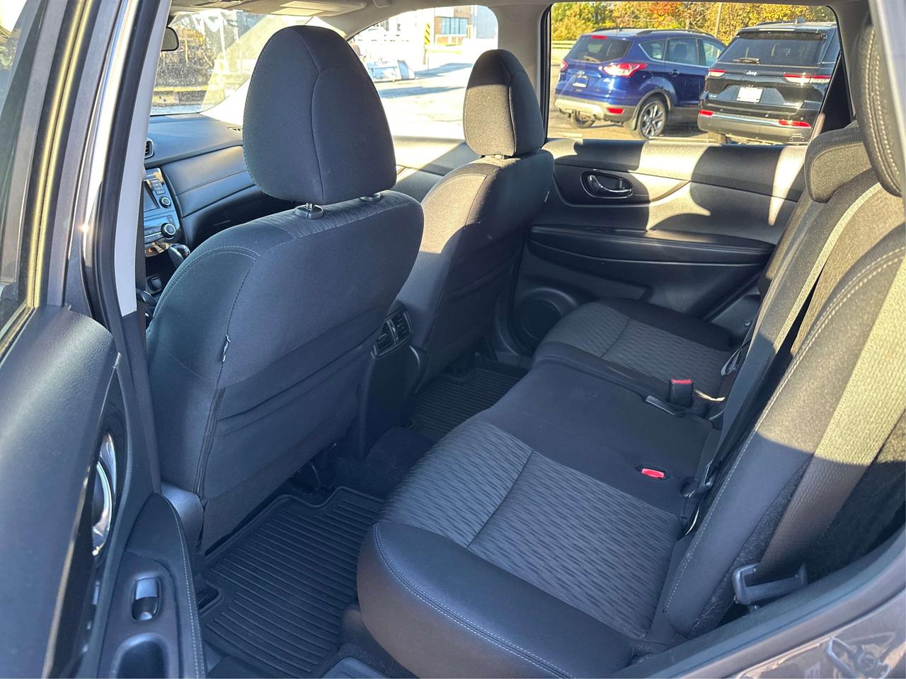 2019 Nissan Rogue SV/AWD/CARPLAY/ROOF/WINTER/WE FINANCE ALL CREDIT! Photo