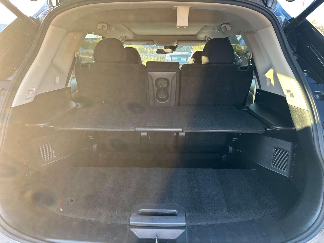 2019 Nissan Rogue SV/AWD/CARPLAY/ROOF/WINTER/WE FINANCE ALL CREDIT! Photo