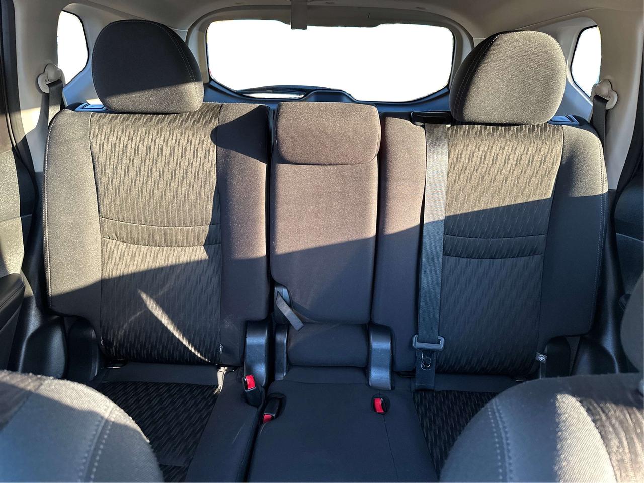 2019 Nissan Rogue SV/AWD/CARPLAY/ROOF/WINTER/WE FINANCE ALL CREDIT! Photo