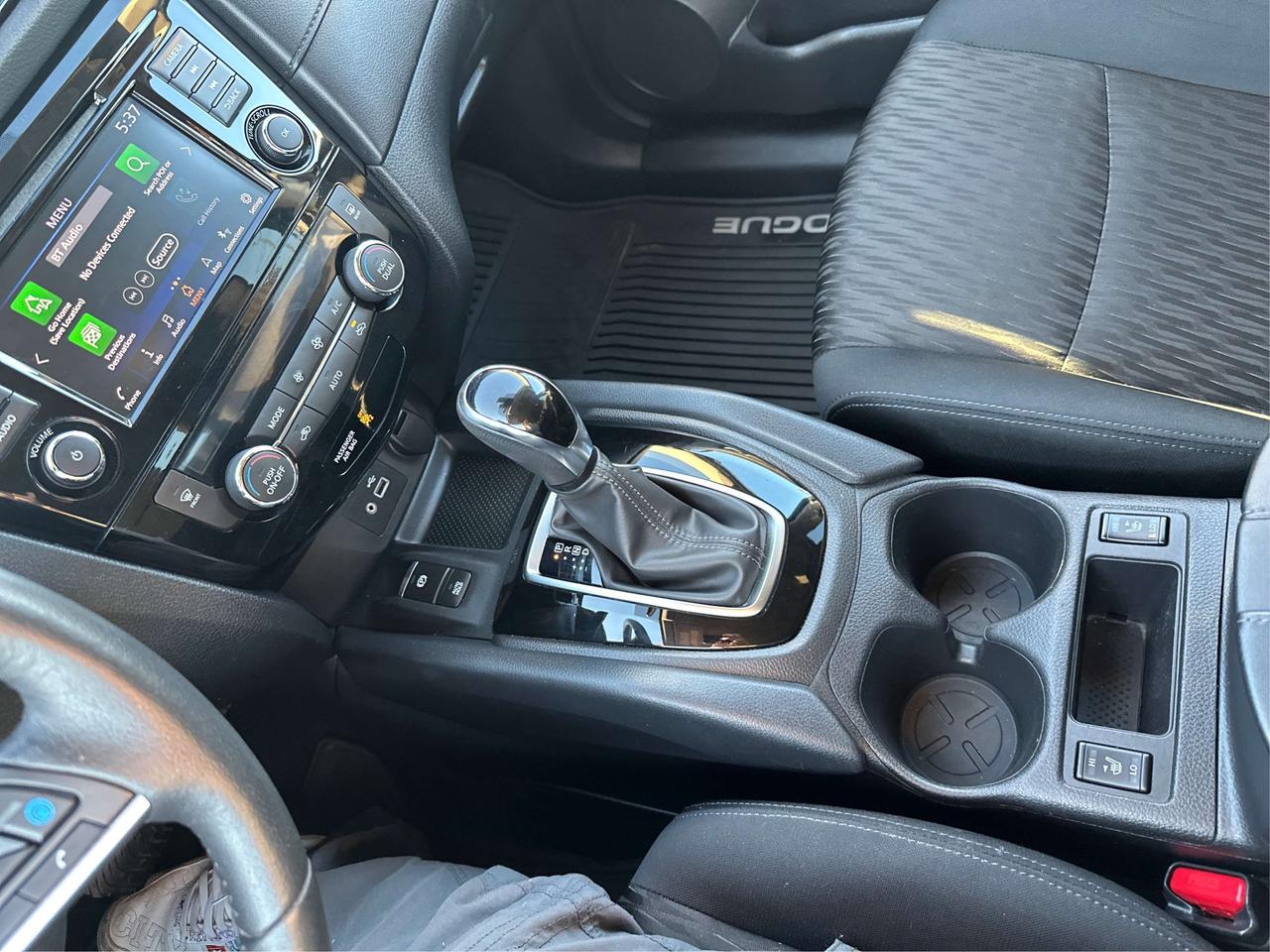 2019 Nissan Rogue SV/AWD/CARPLAY/ROOF/WINTER/WE FINANCE ALL CREDIT! Photo
