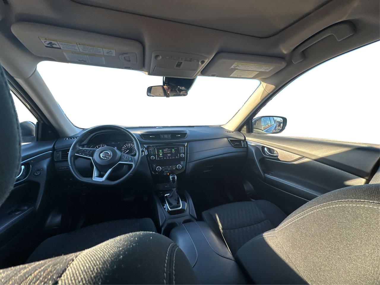 2019 Nissan Rogue SV/AWD/CARPLAY/ROOF/WINTER/WE FINANCE ALL CREDIT! Photo
