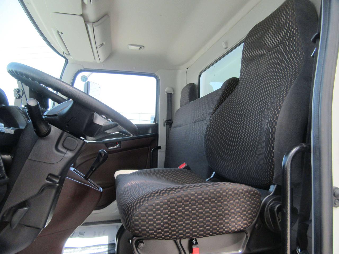 2023 Hino L7 WITH 26FT BOX LARGE ALUMINUM POWER LIFTGATE Photo