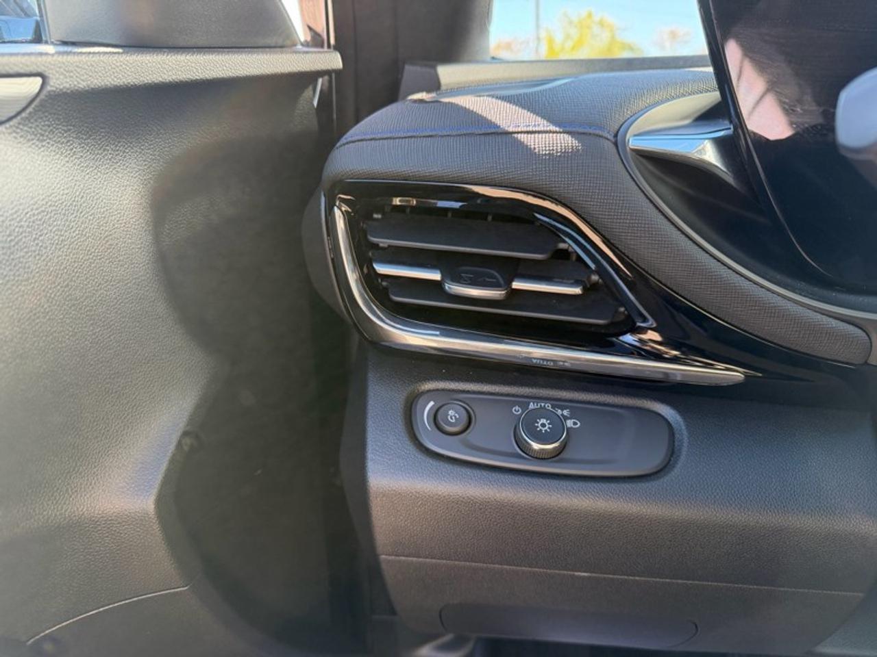 2025 Buick Envista FWD 4dr Sport Touring Photo