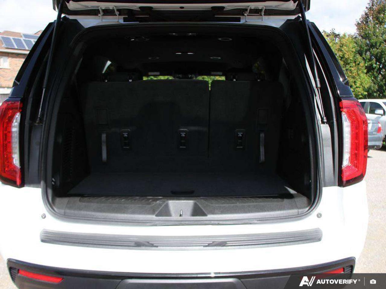 2023 GMC Yukon SLE, 5.3L V8, 4X4, ALLOYS, 8-PASSENGER, CLOTH, MACMASTER ORIGINAL, 1-OWNER, CERTIFIED PREOWNED! Photo