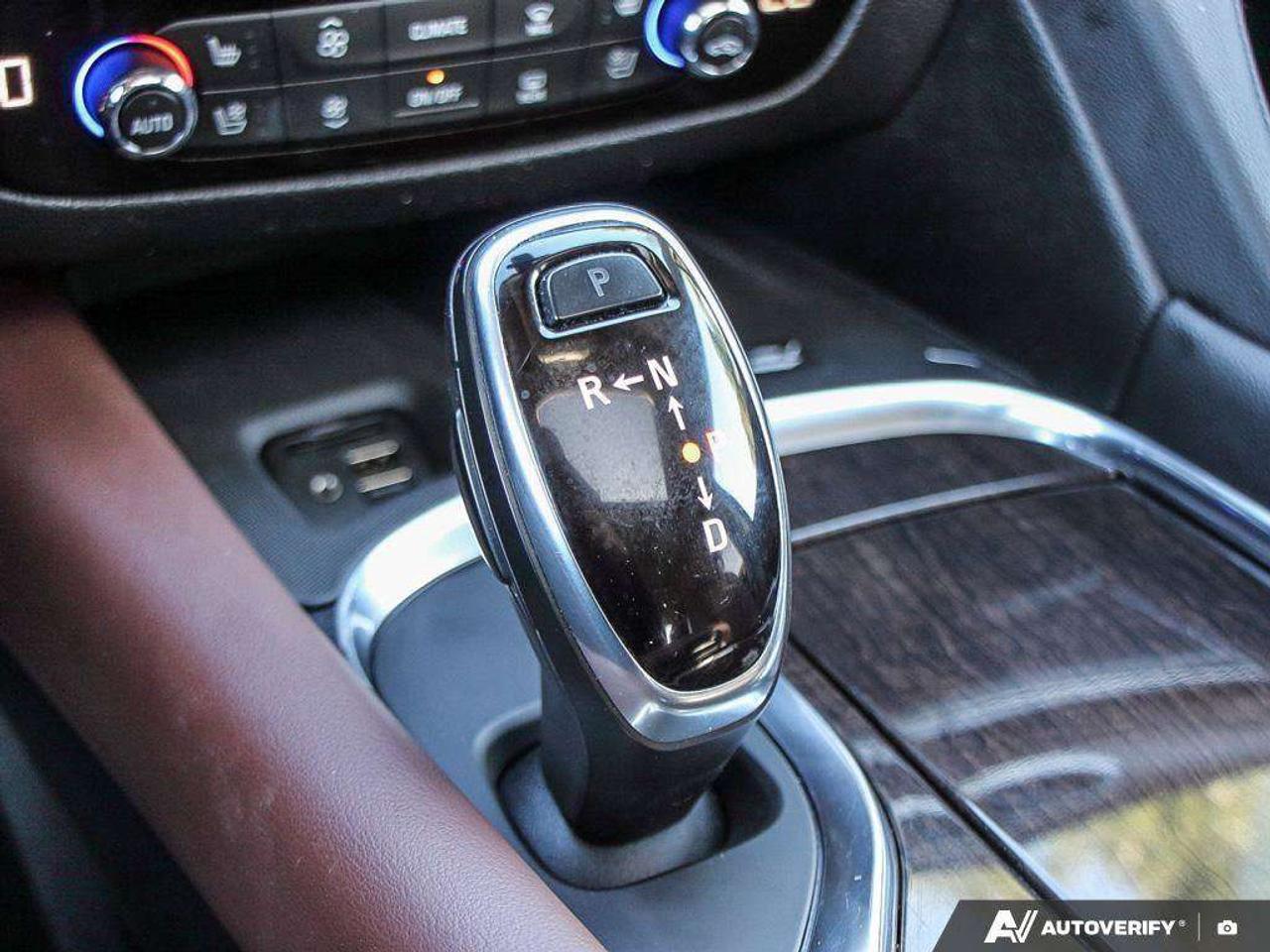 2021 Buick Enclave AVENIR, 3.6L V6, AWD, ALLOYS, LEATHER, 7-PASSENGER, NAVIGATION, CERTIFIED AS-TRADED! Photo