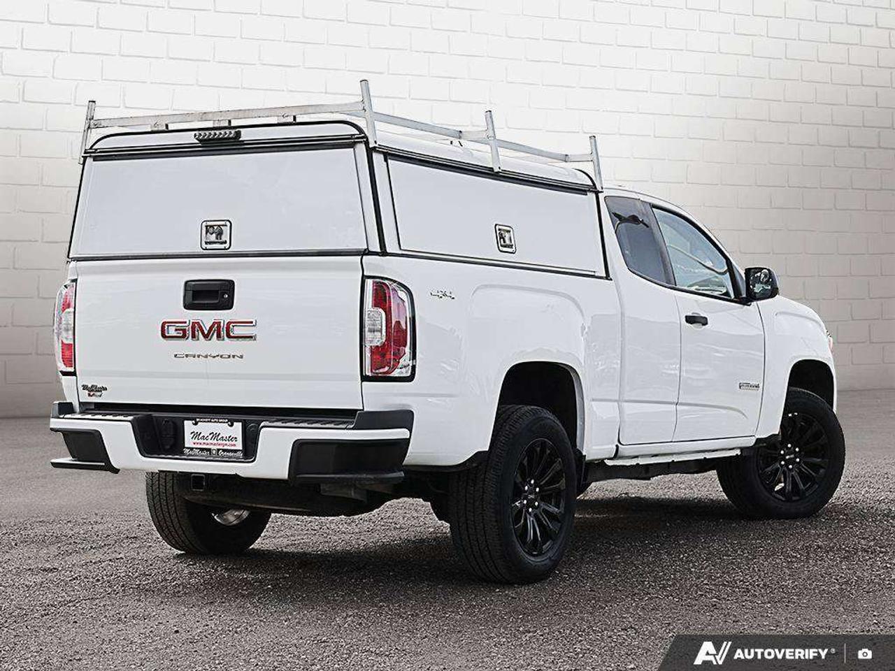 2022 GMC Canyon 3.6L V6, 4X4, ALLOYS, CLOTH, 1-OWNER, MACMASTER ORIGINAL, CERTIFIED AS-TRADED! Photo