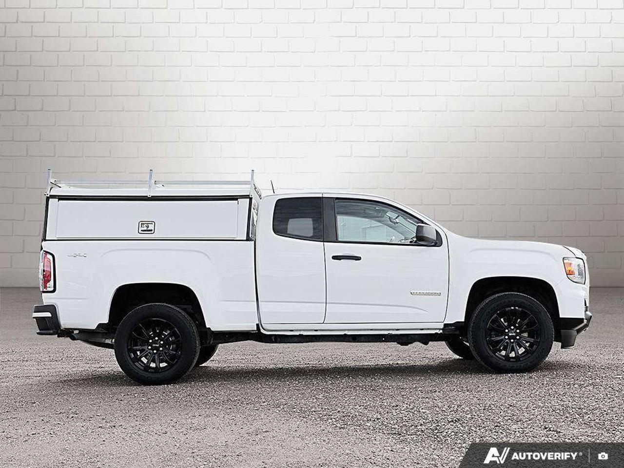 2022 GMC Canyon 3.6L V6, 4X4, ALLOYS, CLOTH, 1-OWNER, MACMASTER ORIGINAL, CERTIFIED AS-TRADED! Photo