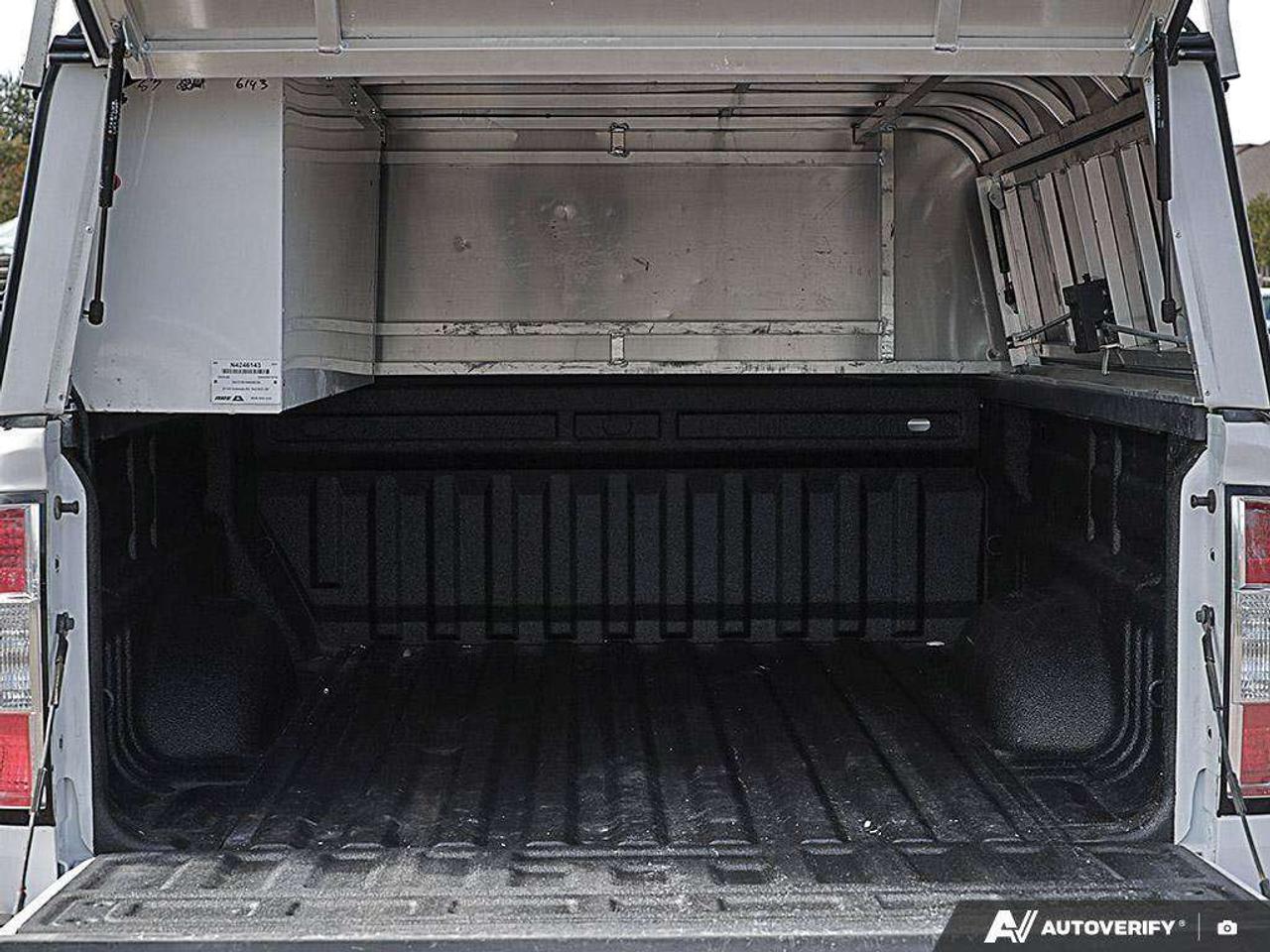 2022 GMC Canyon 3.6L V6, 4X4, ALLOYS, CLOTH, 1-OWNER, MACMASTER ORIGINAL, CERTIFIED AS-TRADED! Photo