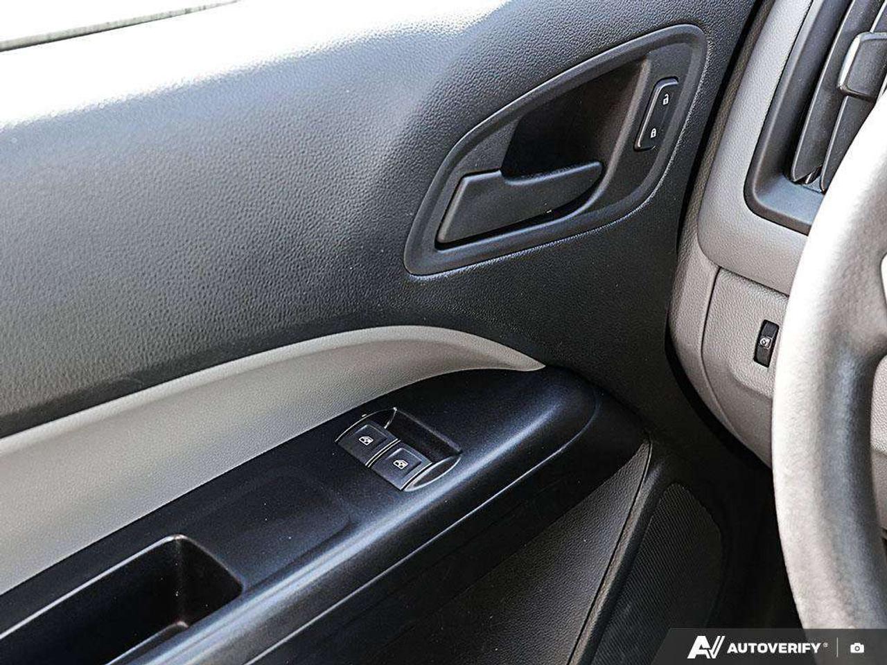 2022 GMC Canyon 3.6L V6, 4X4, ALLOYS, CLOTH, 1-OWNER, MACMASTER ORIGINAL, CERTIFIED AS-TRADED! Photo