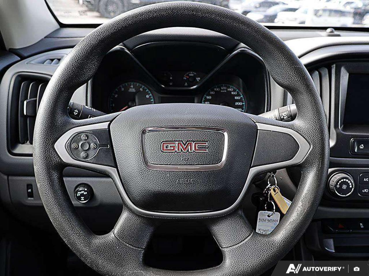 2022 GMC Canyon 3.6L V6, 4X4, ALLOYS, CLOTH, 1-OWNER, MACMASTER ORIGINAL, CERTIFIED AS-TRADED! Photo