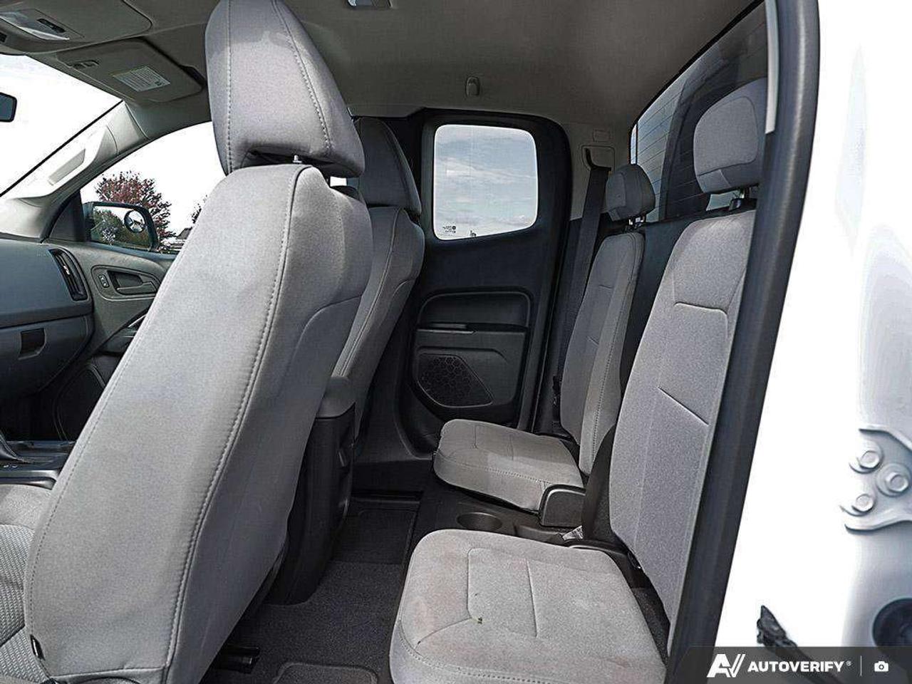 2022 GMC Canyon 3.6L V6, 4X4, ALLOYS, CLOTH, 1-OWNER, MACMASTER ORIGINAL, CERTIFIED AS-TRADED! Photo