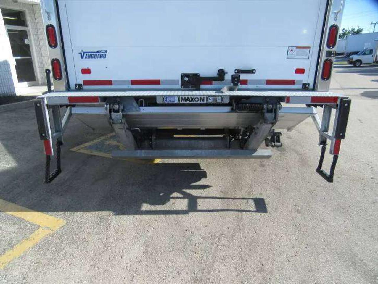 2024 Isuzu NRR DIESEL 20FT HIGH & WIDE BOX POWER LIFTGATE Photo