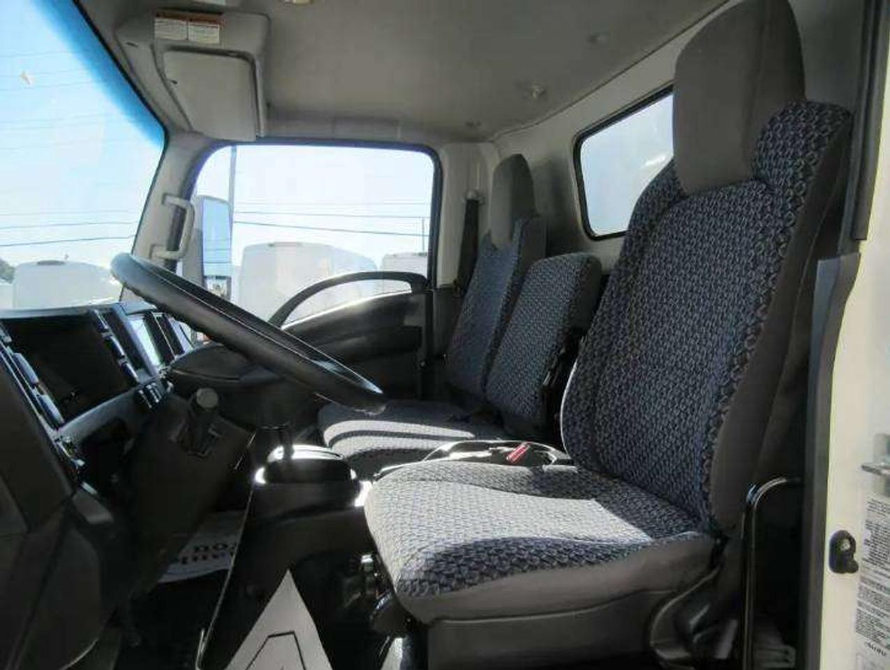 2024 Isuzu NRR DIESEL 20FT HIGH & WIDE BOX POWER LIFTGATE Photo