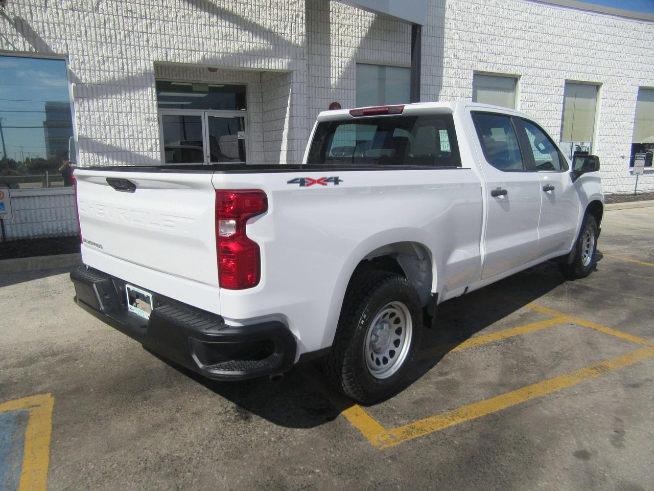 2024 Chevrolet Silverado 1500 CREW CAB 4X4 6.5FT BOX Photo