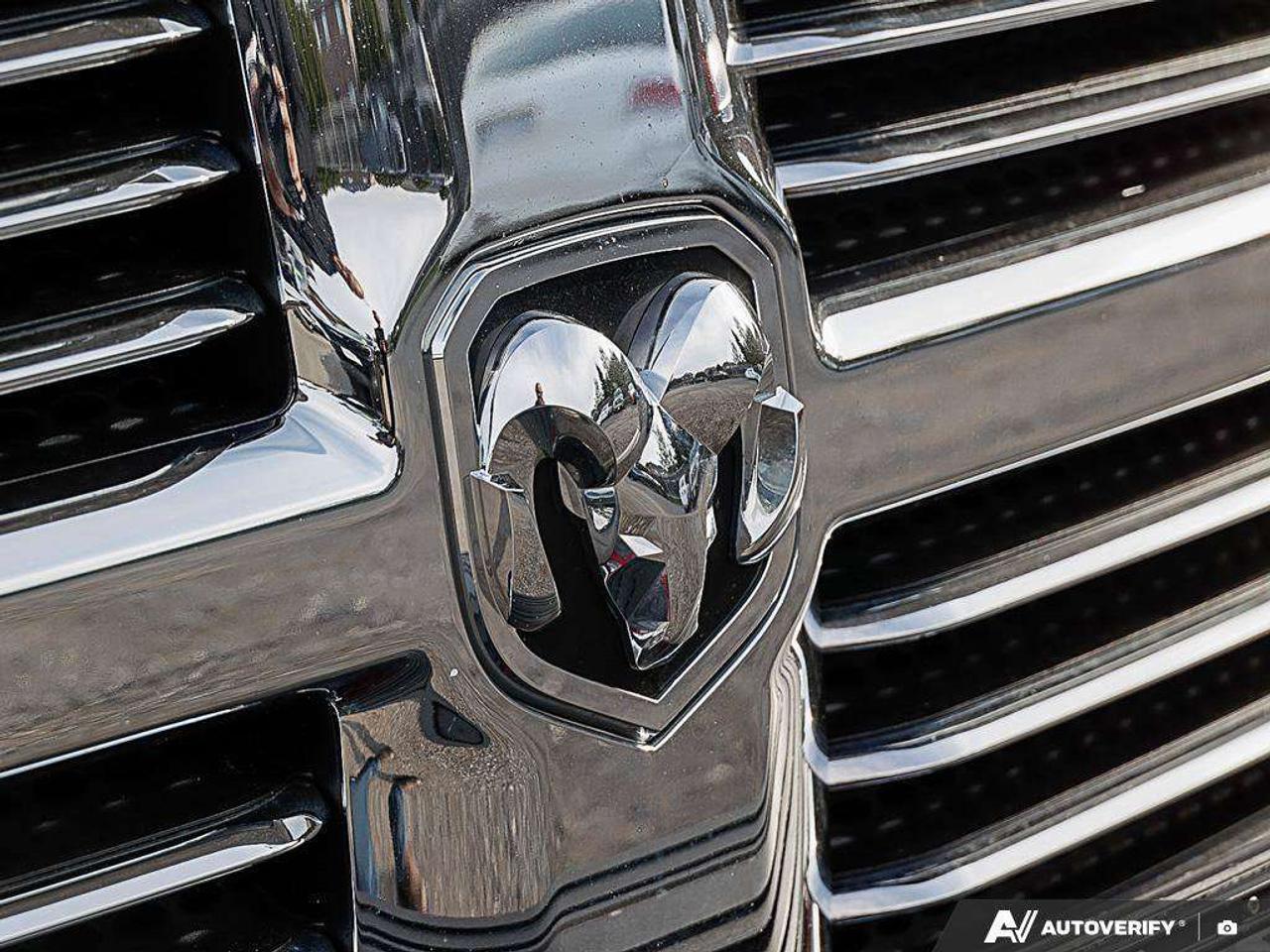 2021 RAM 1500 SLT, 5.7L HEMI V8, 4X4, ALLOYS, CLOTH, BENCH, CERTIFIED PREOWNED! Photo