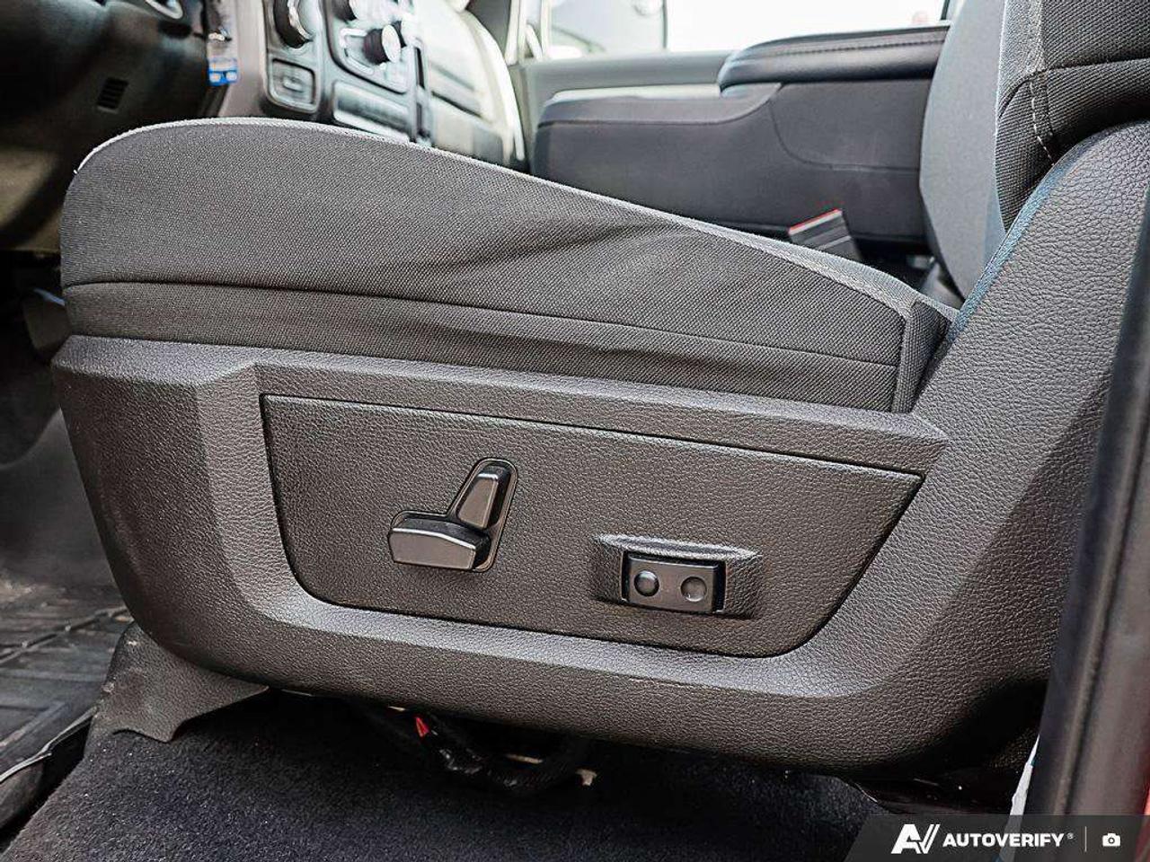 2021 RAM 1500 SLT, 5.7L HEMI V8, 4X4, ALLOYS, CLOTH, BENCH, CERTIFIED PREOWNED! Photo