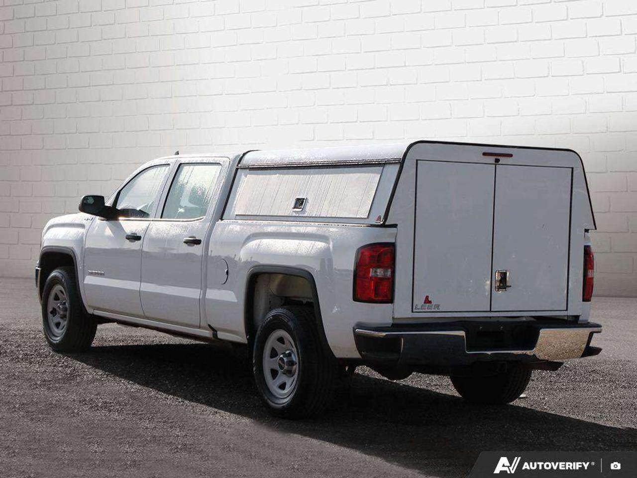 2017 GMC Sierra 1500 WT, 5.3L V8, 4X4, STEELS, CLOTH, BENCH, ONE-OWNER, AS-TRADED! Photo2