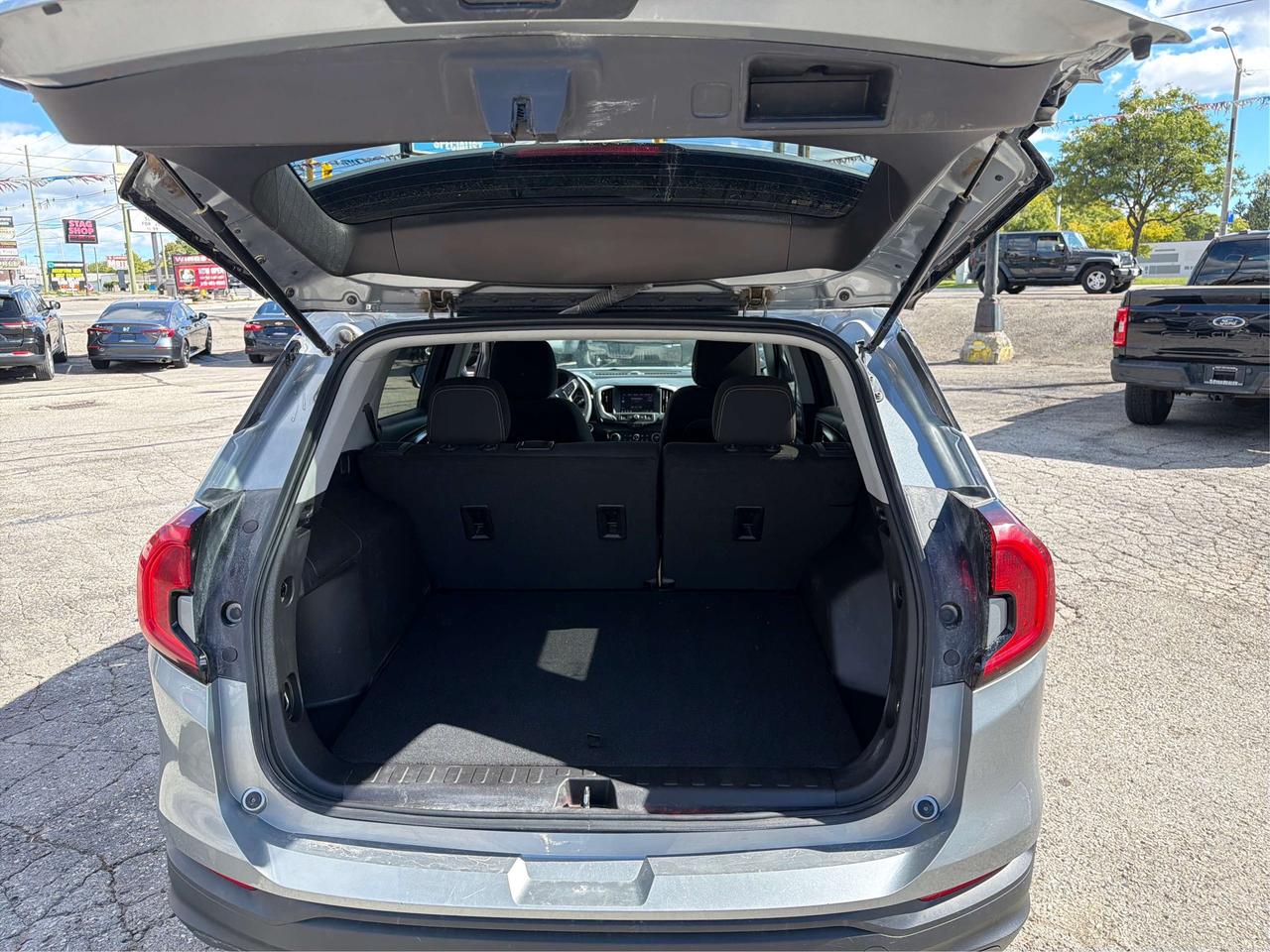 2024 GMC Terrain SLE/WINTER READY/BUPCAM/WE FINANCE ALL CREDIT! Photo