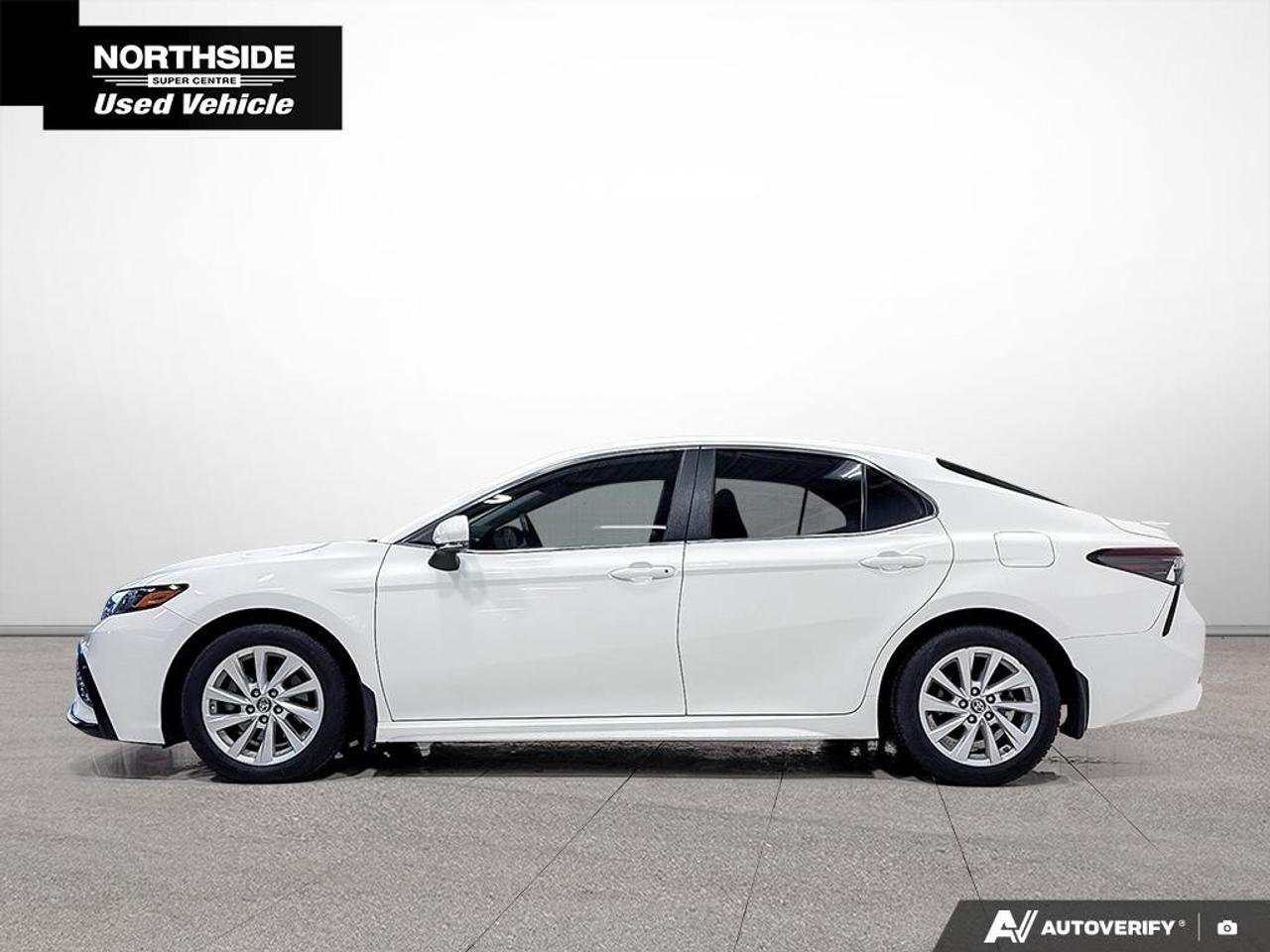 2022 Toyota Camry SE Auto AWD Photo2