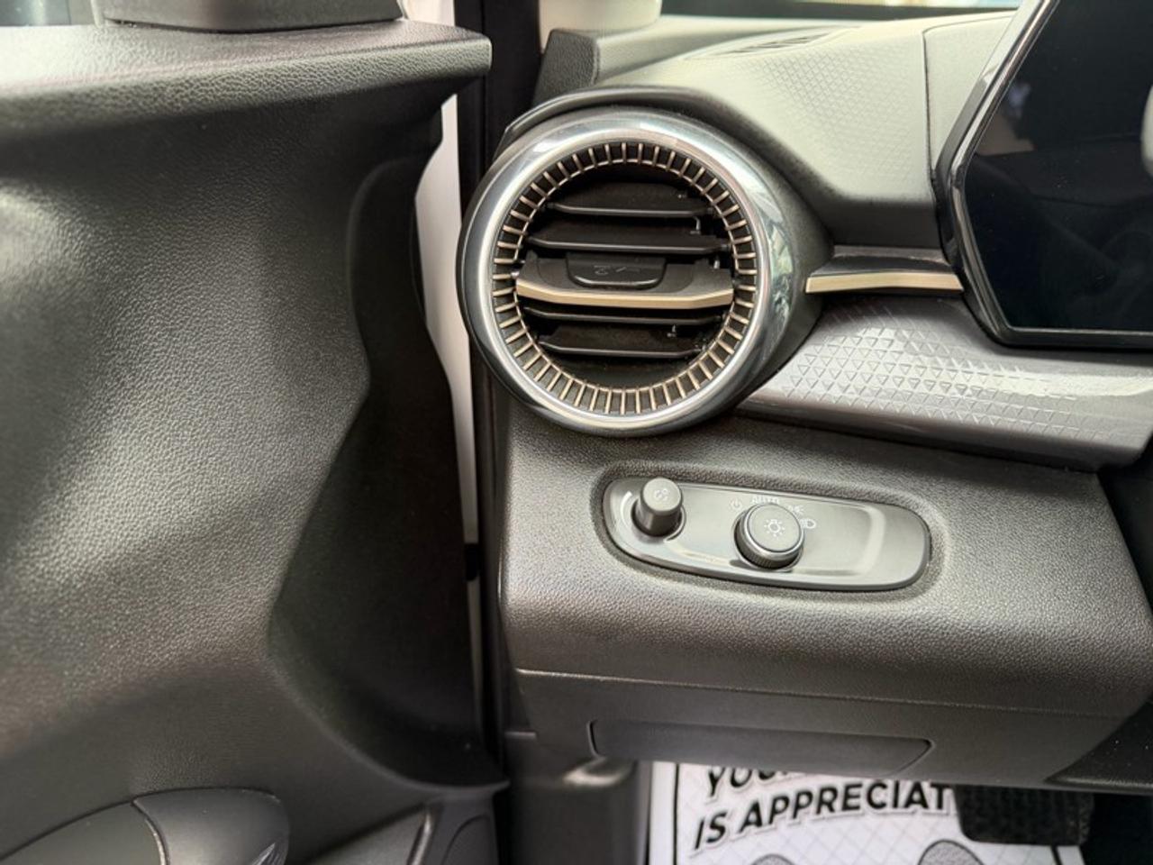 2025 Chevrolet Trax FWD 4dr ACTIV Photo