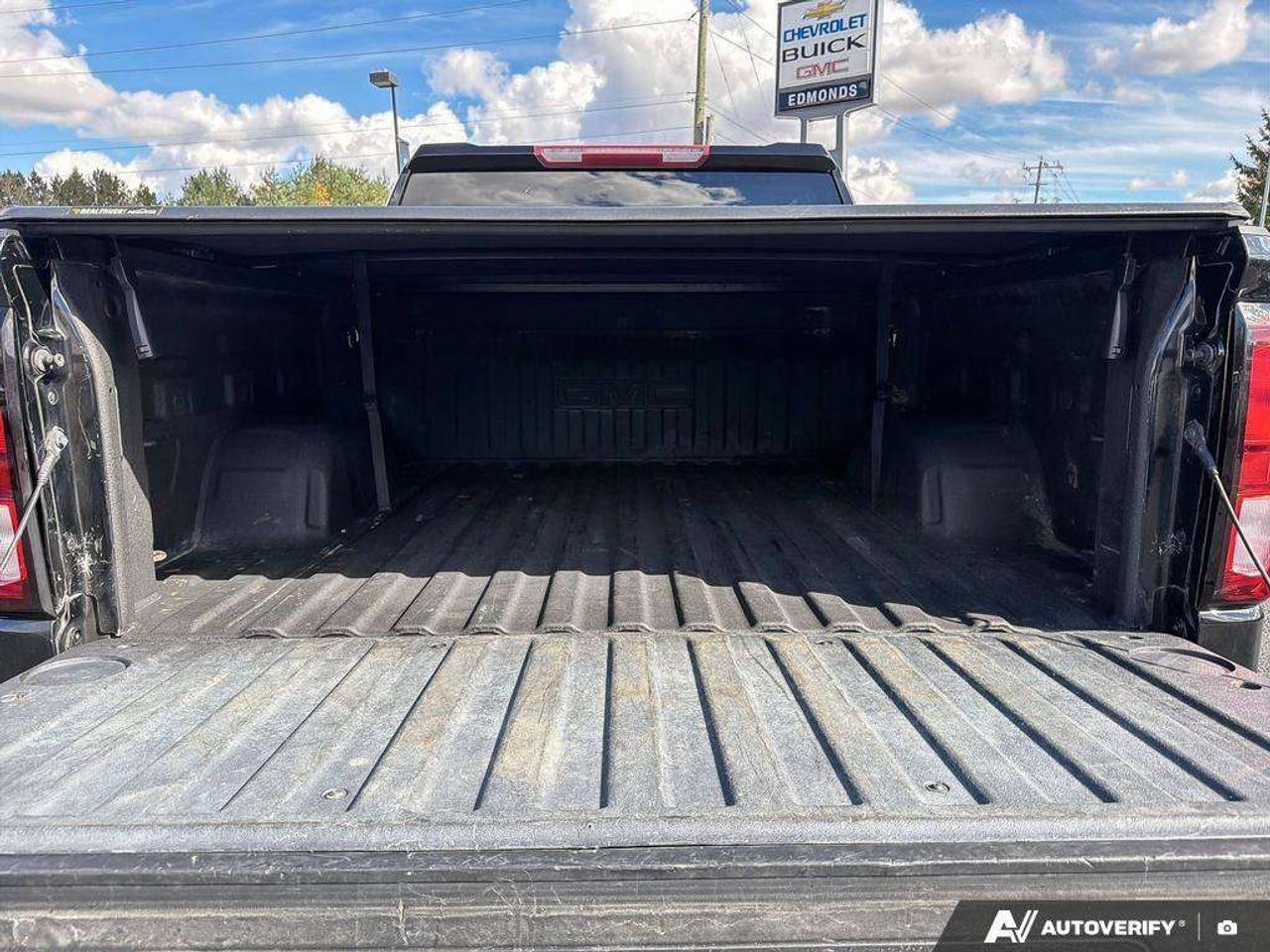 2021 GMC Sierra 1500 Trailer Brake Controller    Remote Start   Heated Seats   Power Folding Mirrors Photo