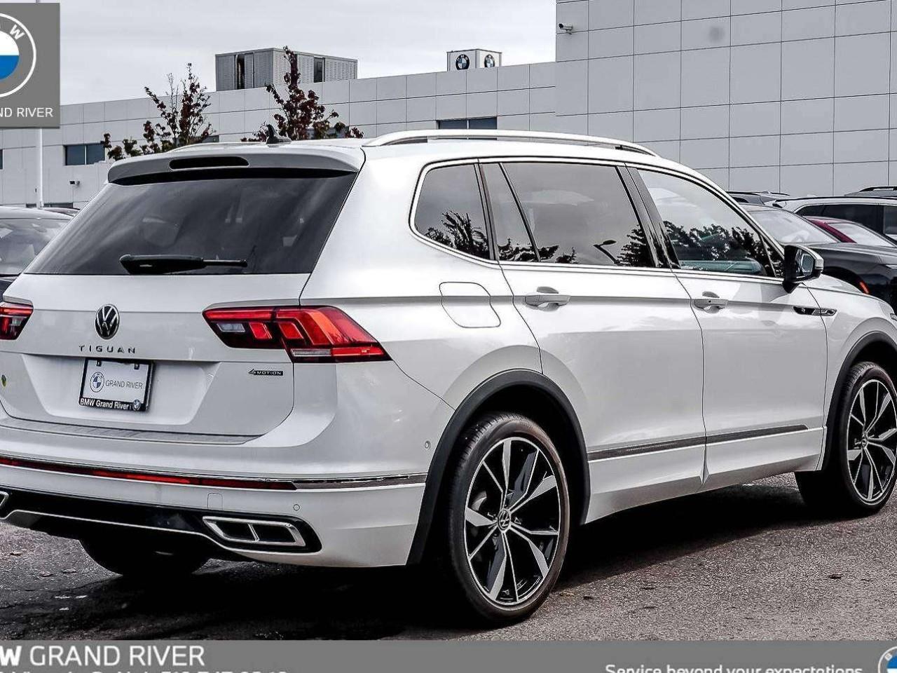 2023 Volkswagen Tiguan Highline R-LINE 4dr All-wheel Drive 4MOTION Photo