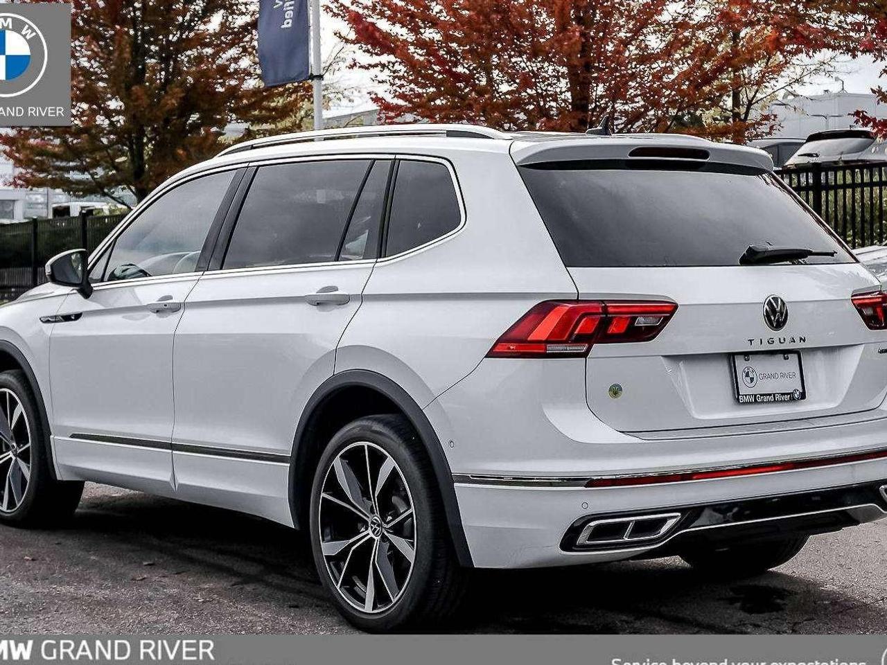 2023 Volkswagen Tiguan Highline R-LINE 4dr All-wheel Drive 4MOTION Photo