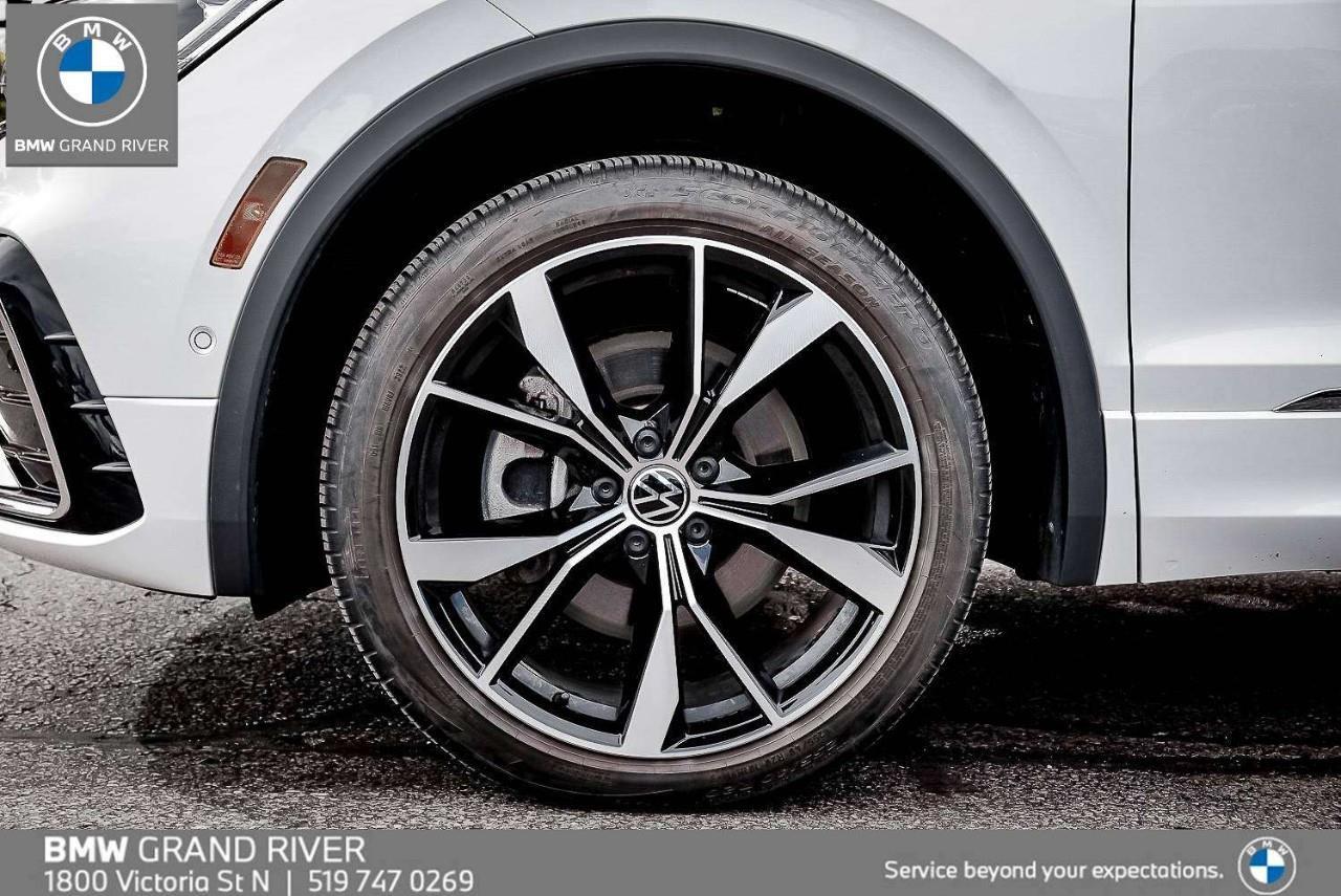 2023 Volkswagen Tiguan Highline R-LINE 4dr All-wheel Drive 4MOTION Photo