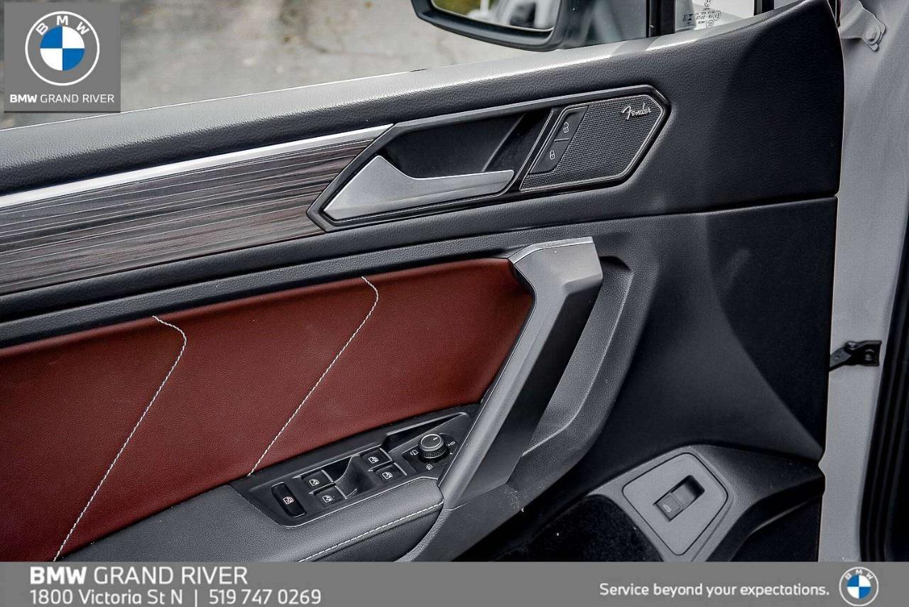 2023 Volkswagen Tiguan Highline R-LINE 4dr All-wheel Drive 4MOTION Photo