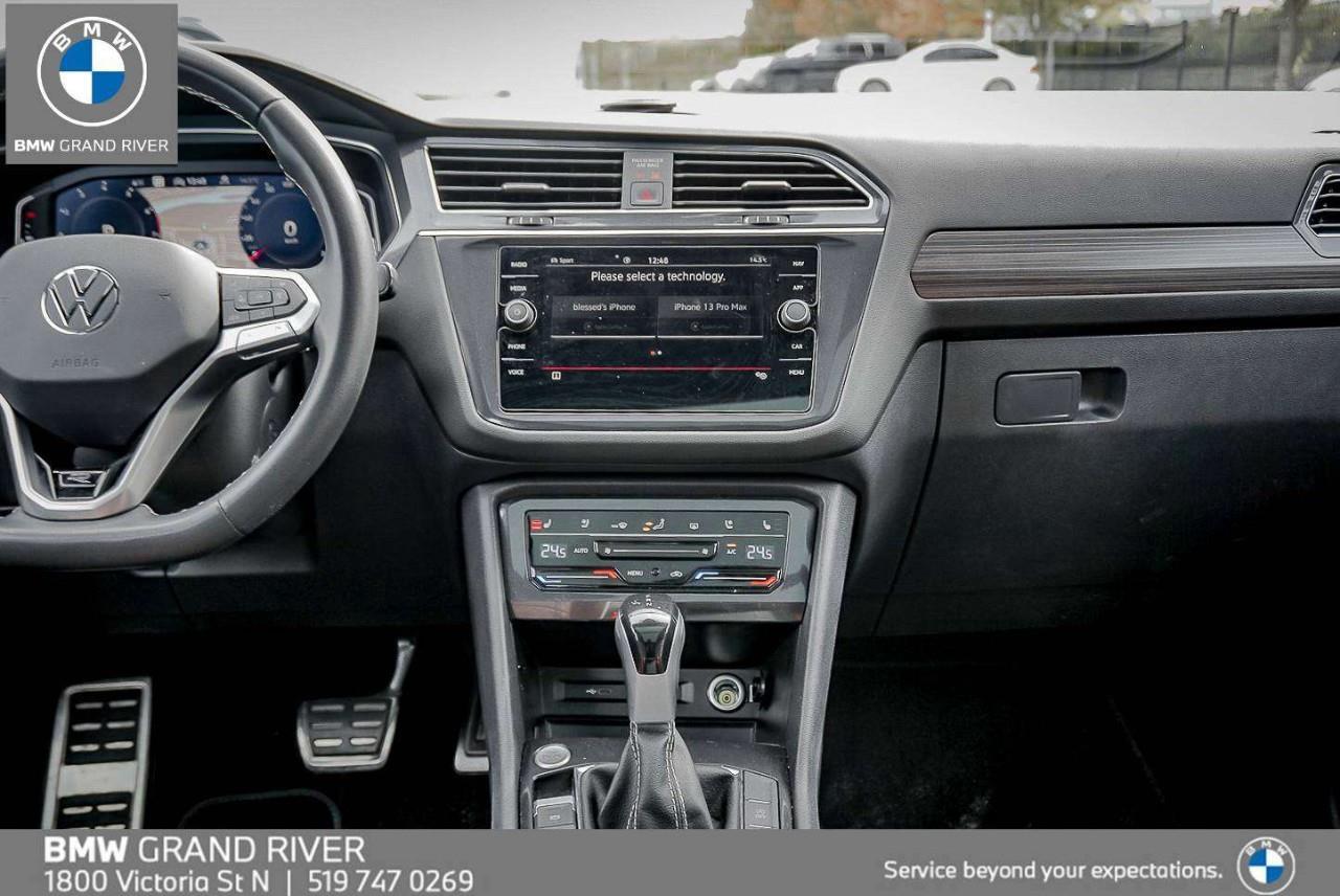 2023 Volkswagen Tiguan Highline R-LINE 4dr All-wheel Drive 4MOTION Photo