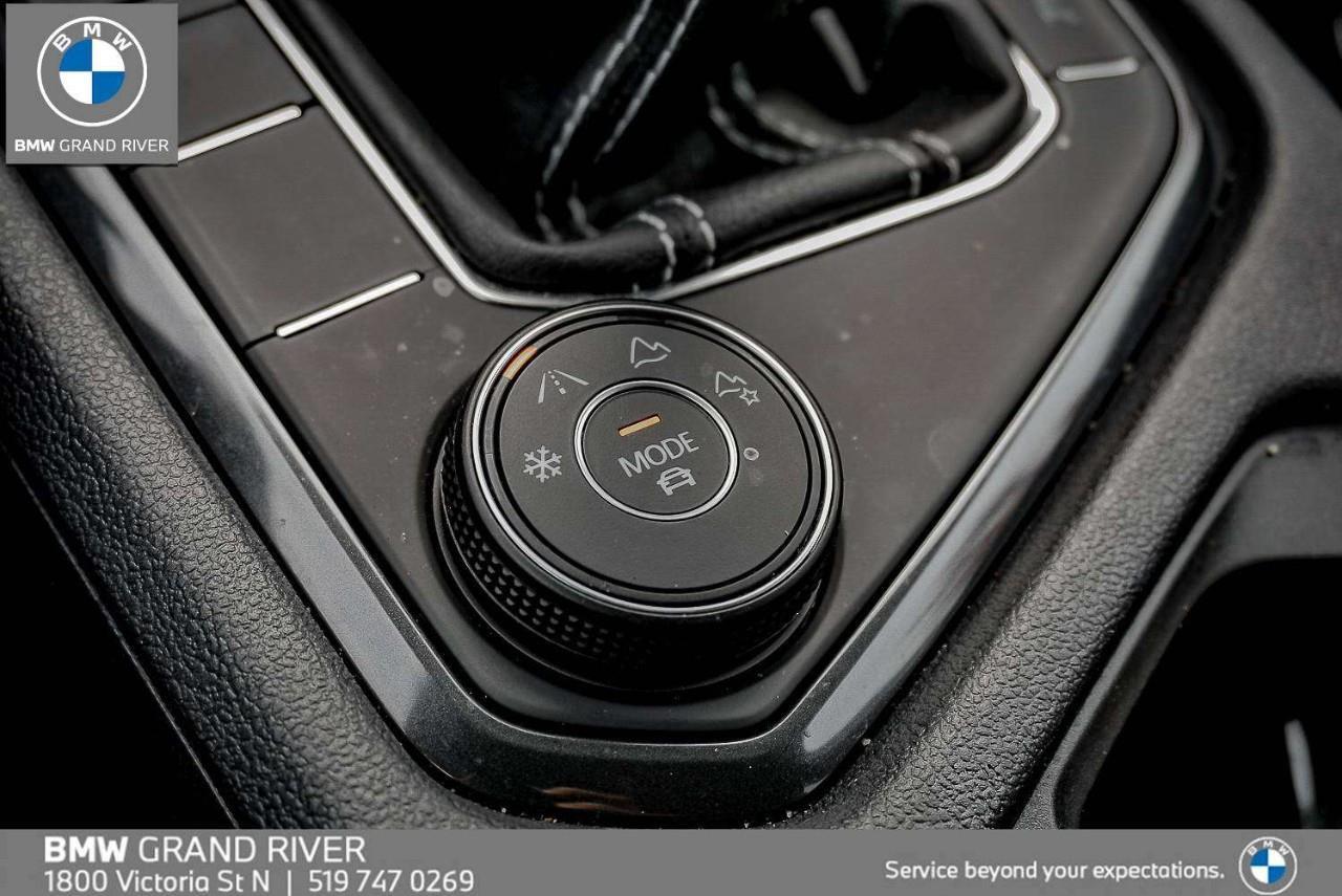 2023 Volkswagen Tiguan Highline R-LINE 4dr All-wheel Drive 4MOTION Photo